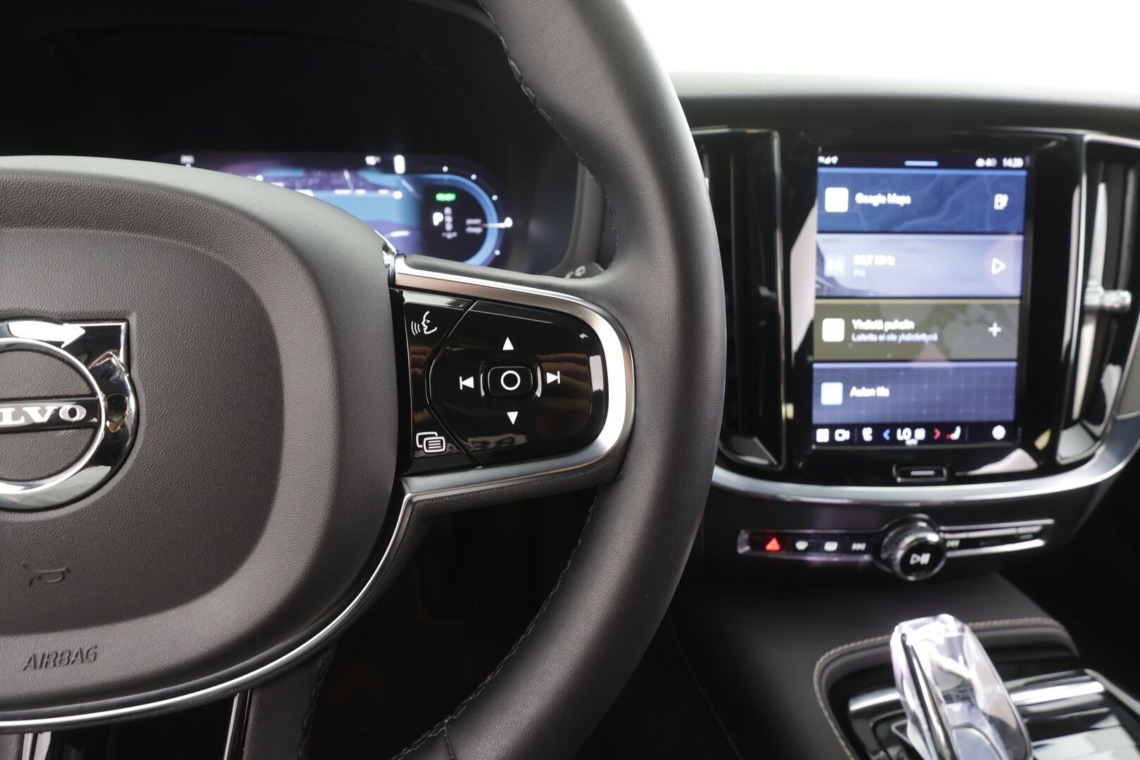 Volvo V60 2024 T6 AWD Long Range Plus Dark aut - | ACC | Lisälämmitin | Koukku | Muistipenkit | Full LED |  High Performance audio | P.Kamera | Keyless | Apple&Android | 1.Om Suomi-auto | Kahdet Renkaat | Merkkihuollettu |