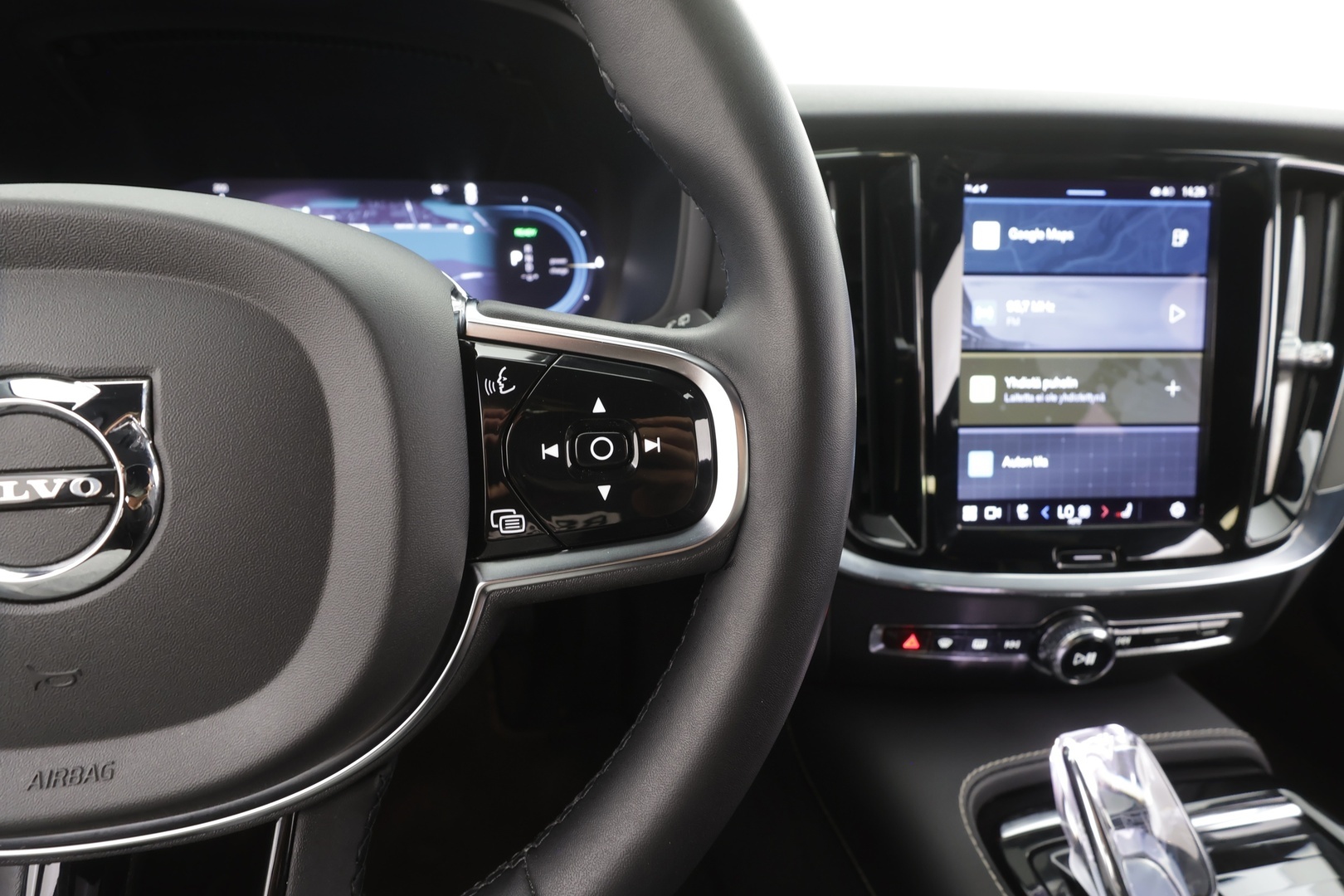 Volvo V60 2024 T6 AWD Long Range Plus Dark aut - | ACC | Lisälämmitin | Koukku | Muistipenkit | Full LED |  High Performance audio | P.Kamera | Keyless | Apple&Android | 1.Om Suomi-auto | Kahdet Renkaat | Merkkihuollettu |