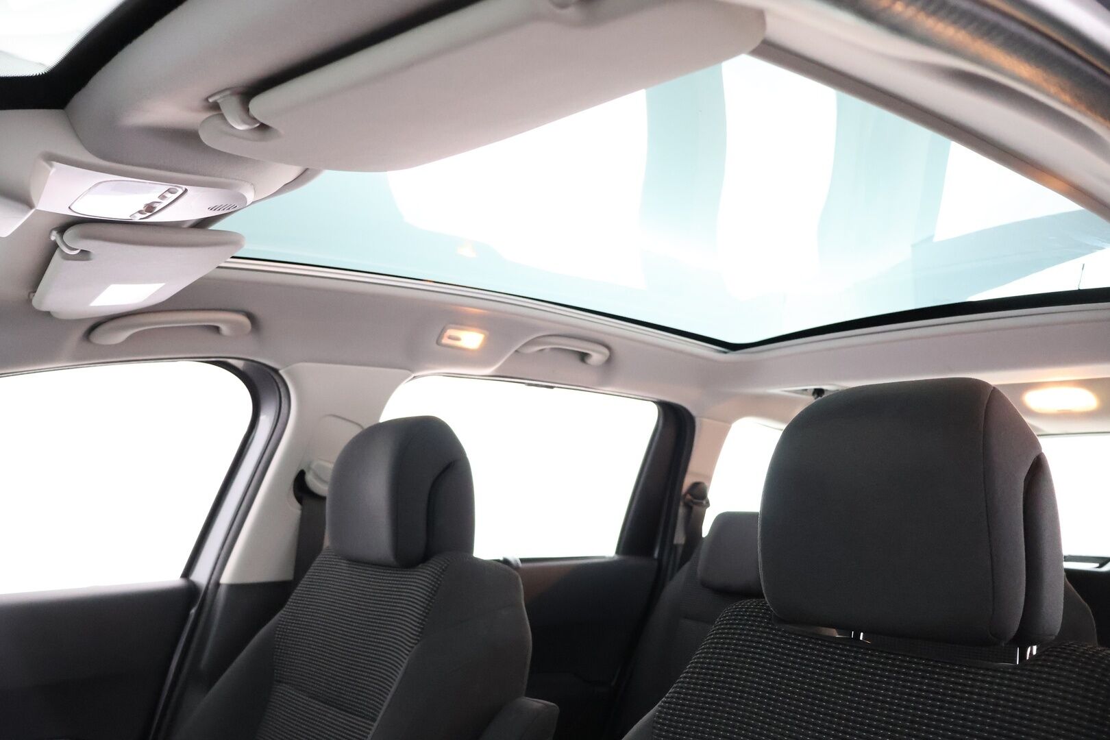 Peugeot 5008 2015 Active PureTech 130 7-p - 7-Paikkanen | Lohkolämmitin | Tutkat | Vetokoukku
