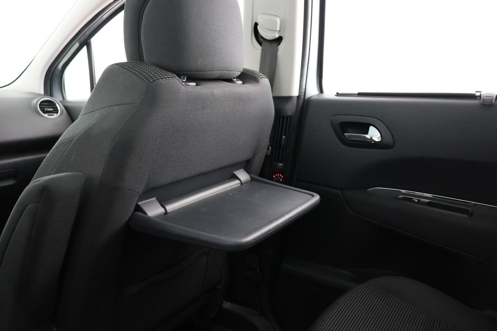 Peugeot 5008 2015 Active PureTech 130 7-p - 7-Paikkanen | Lohkolämmitin | Tutkat | Vetokoukku