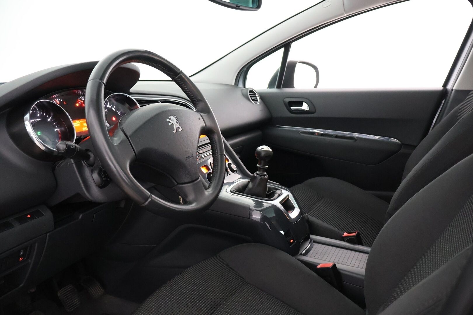 Peugeot 5008 2015 Active PureTech 130 7-p - 7-Paikkanen | Lohkolämmitin | Tutkat | Vetokoukku