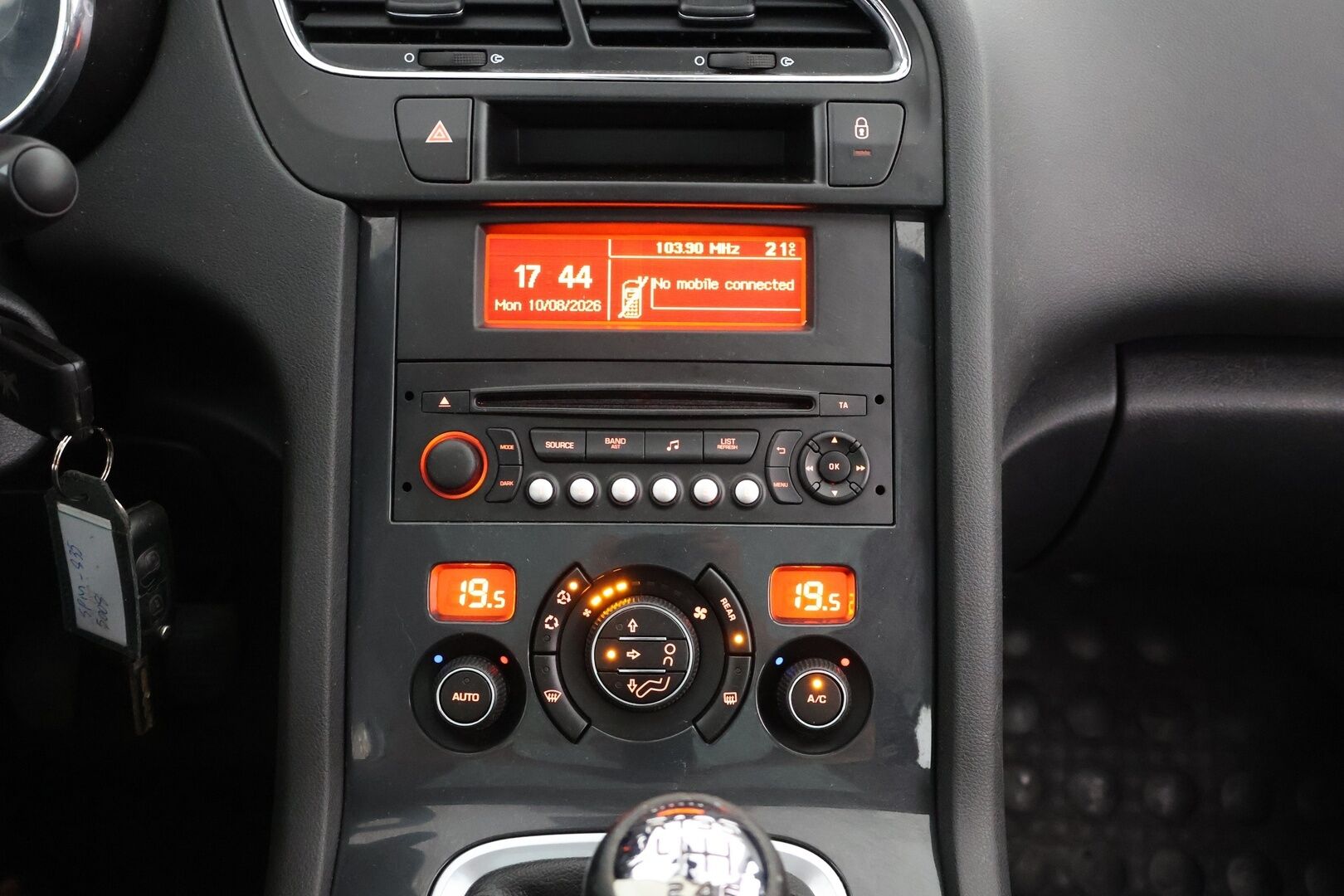Peugeot 5008 2015 Active PureTech 130 7-p - 7-Paikkanen | Lohkolämmitin | Tutkat | Vetokoukku