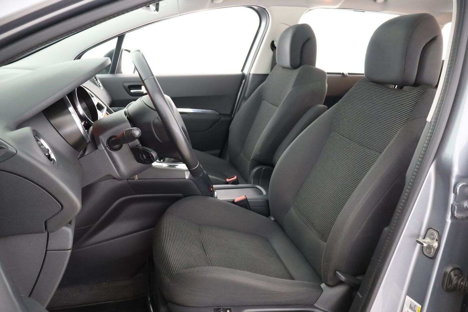 Peugeot 5008 2015 Active PureTech 130 7-p - 7-Paikkanen | Lohkolämmitin | Tutkat | Vetokoukku