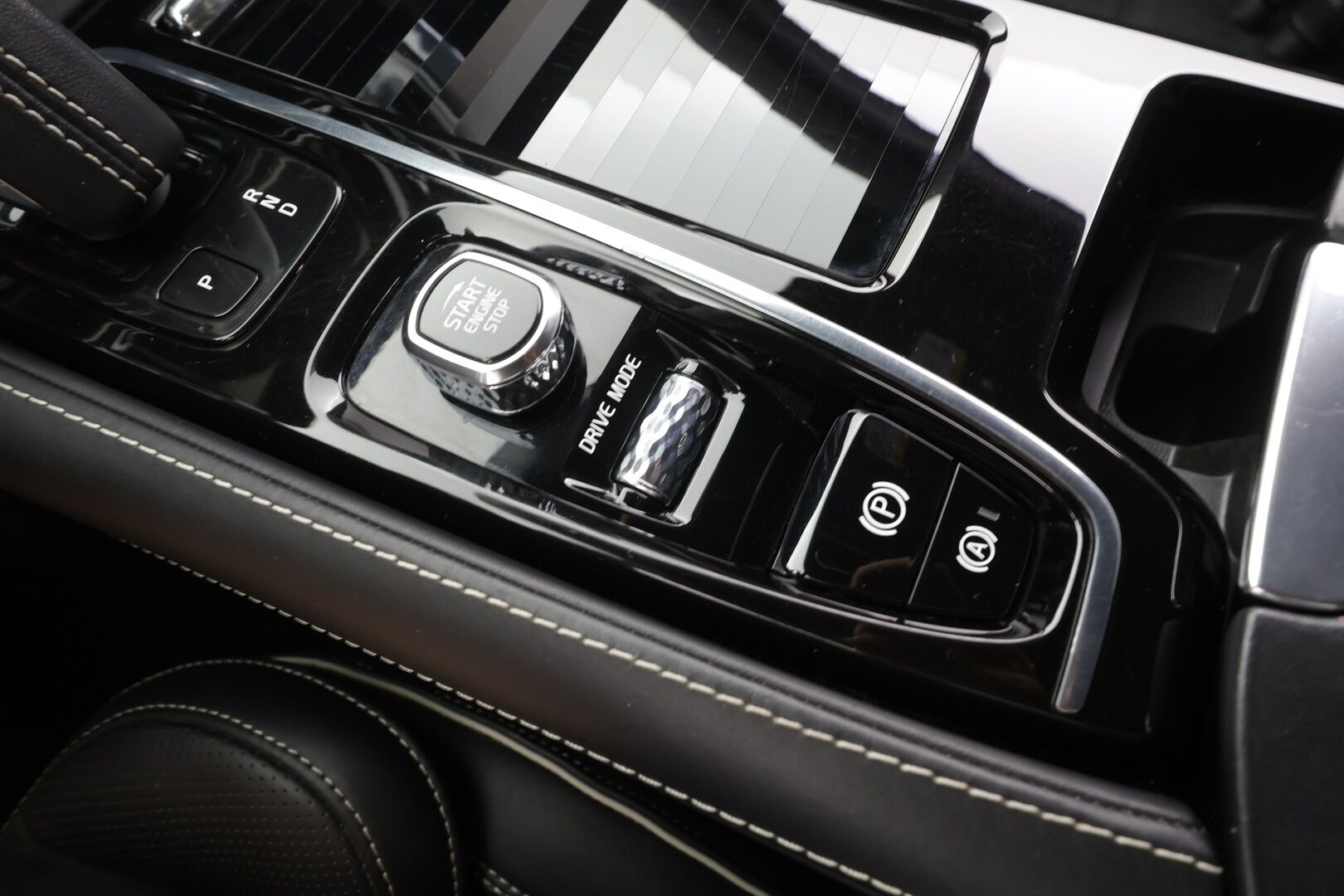 Volvo V90 2020 T8 TwE AWD R-Design aut - | Webasto | Koukku | ACC | P.kamera | LED | Sporttipenkki Muistilla | Kaistavahti | Keyless | 2x Latauskaapelit | Kahdet renkaat |