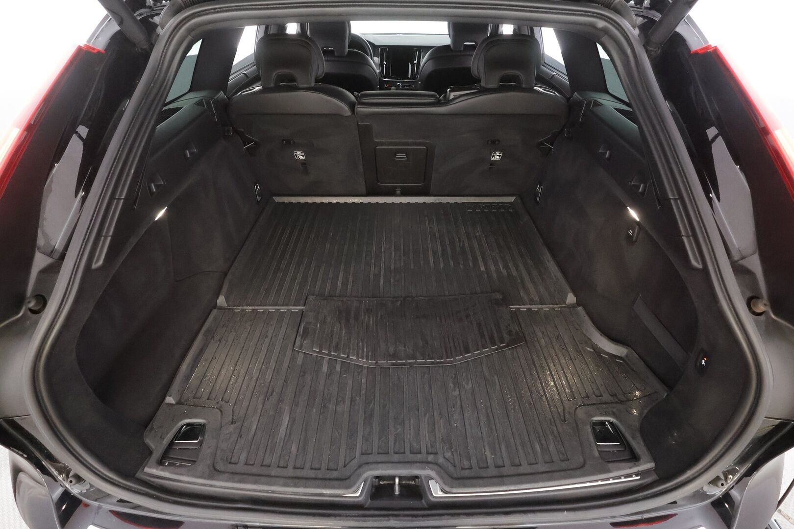 Volvo V90 2020 T8 TwE AWD R-Design aut - | Webasto | Koukku | ACC | P.kamera | LED | Sporttipenkki Muistilla | Kaistavahti | Keyless | 2x Latauskaapelit | Kahdet renkaat |