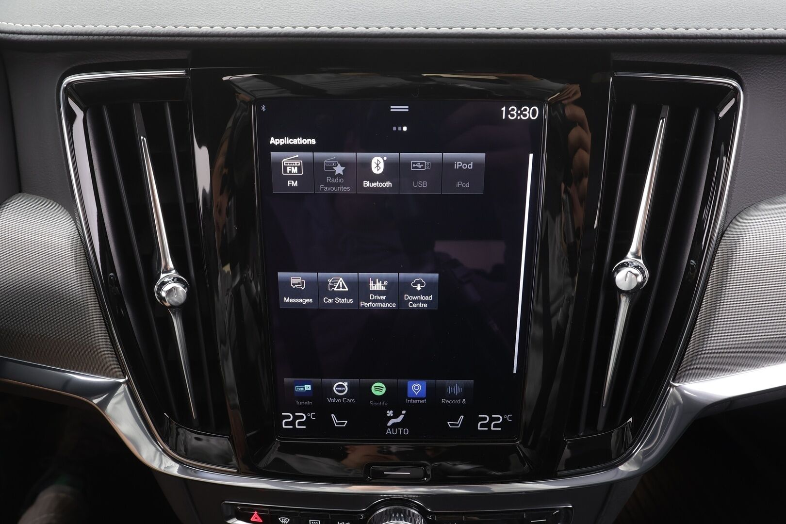 Volvo V90 2020 T8 TwE AWD R-Design aut - | Webasto | Koukku | ACC | P.kamera | LED | Sporttipenkki Muistilla | Kaistavahti | Keyless | 2x Latauskaapelit | Kahdet renkaat |