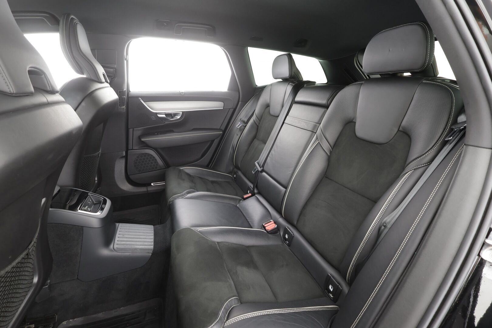 Volvo V90 2020 T8 TwE AWD R-Design aut - | Webasto | Koukku | ACC | P.kamera | LED | Sporttipenkki Muistilla | Kaistavahti | Keyless | 2x Latauskaapelit | Kahdet renkaat |