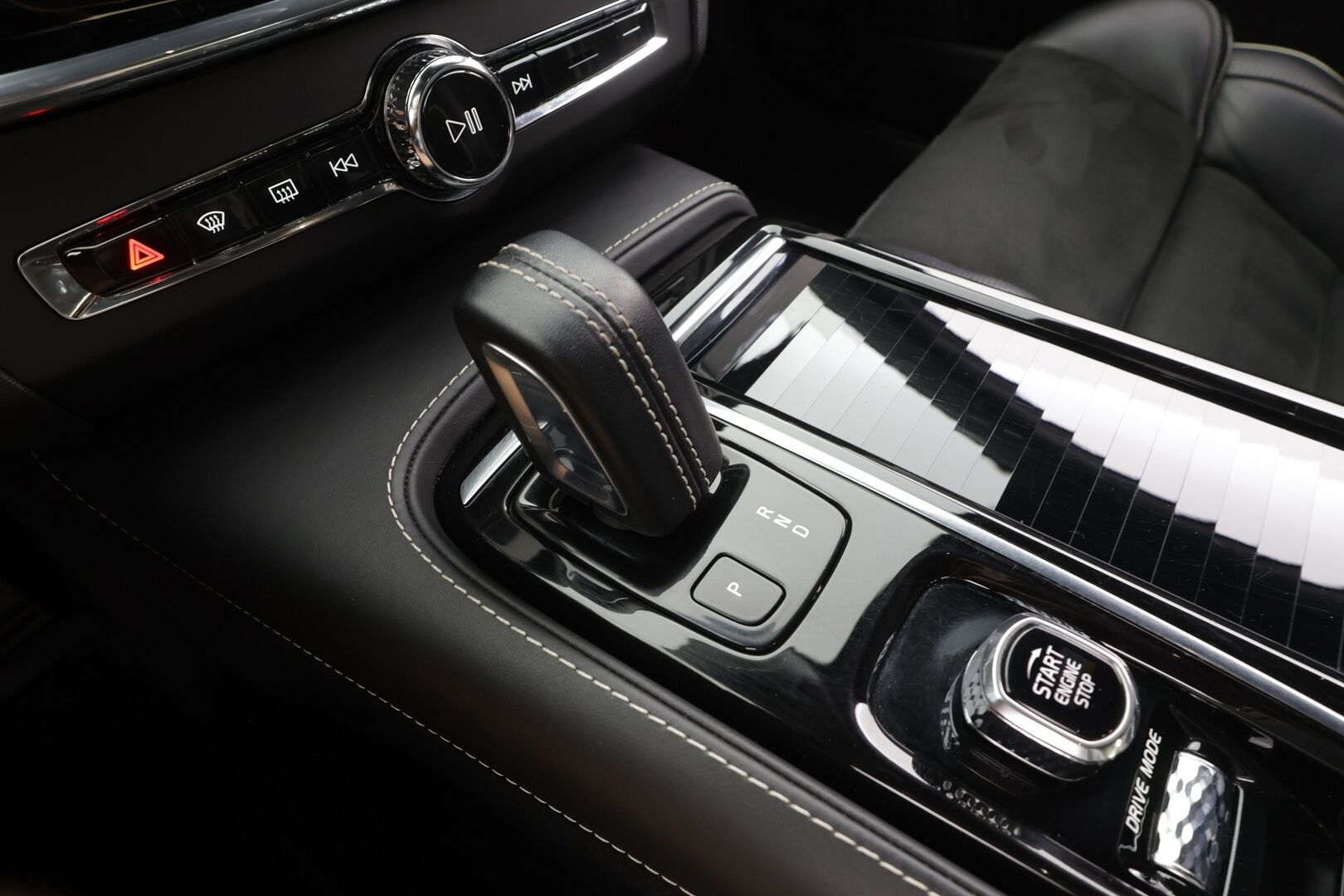 Volvo V90 2020 T8 TwE AWD R-Design aut - | Webasto | Koukku | ACC | P.kamera | LED | Sporttipenkki Muistilla | Kaistavahti | Keyless | 2x Latauskaapelit | Kahdet renkaat |