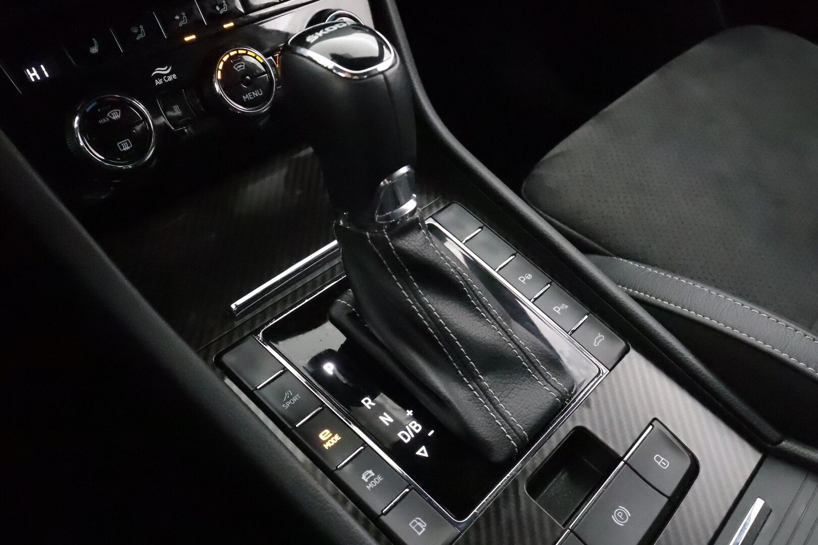 Skoda Superb 2023 Combi 1.4 TSI PHEV SportLine iV Business DSG * ACC / P.kamera / Matrix LED / Koukku / Webasto / Muistipenkki * - Akku kuntotarkastettu / Suomi-auto / Kahdet renkaat aluvanteilla - HULLU BLACKWEEK KORKOTARJOUS 2,49%