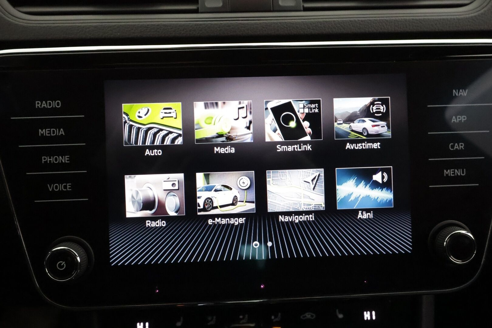 Skoda Superb 2023 Combi 1.4 TSI PHEV SportLine iV Business DSG * ACC / P.kamera / Matrix LED / Koukku / Webasto / Muistipenkki * - Akku kuntotarkastettu / Suomi-auto / Kahdet renkaat aluvanteilla - HULLU BLACKWEEK KORKOTARJOUS 2,49%