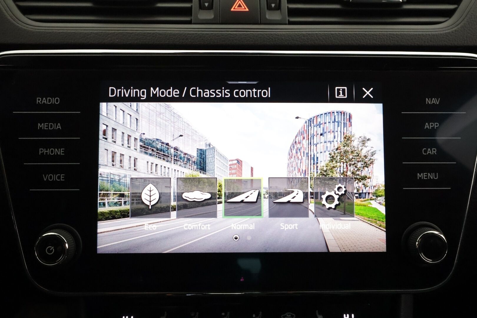 Skoda Superb 2023 Combi 1.4 TSI PHEV SportLine iV Business DSG * ACC / P.kamera / Matrix LED / Koukku / Webasto / Muistipenkki * - Akku kuntotarkastettu / Suomi-auto / Kahdet renkaat aluvanteilla - HULLU BLACKWEEK KORKOTARJOUS 2,49%