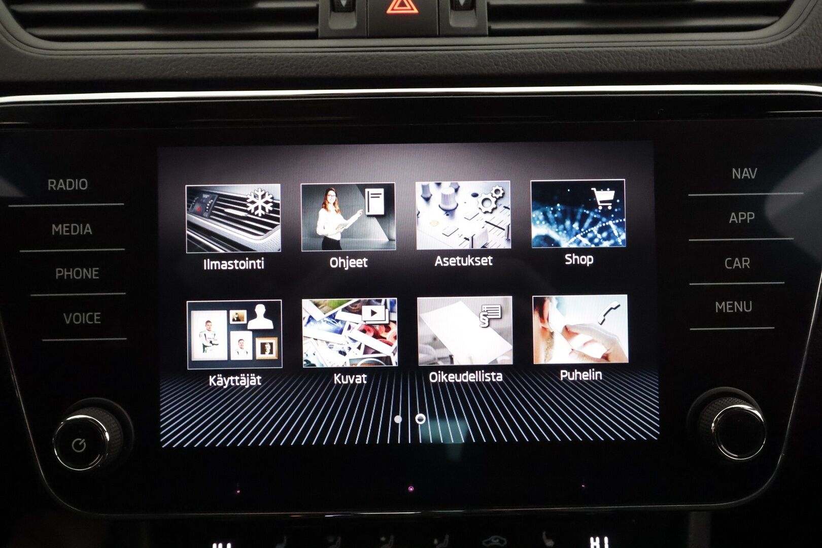 Skoda Superb 2023 Combi 1.4 TSI PHEV SportLine iV Business DSG * ACC / P.kamera / Matrix LED / Koukku / Webasto / Muistipenkki * - Akku kuntotarkastettu / Suomi-auto / Kahdet renkaat aluvanteilla - HULLU BLACKWEEK KORKOTARJOUS 2,49%