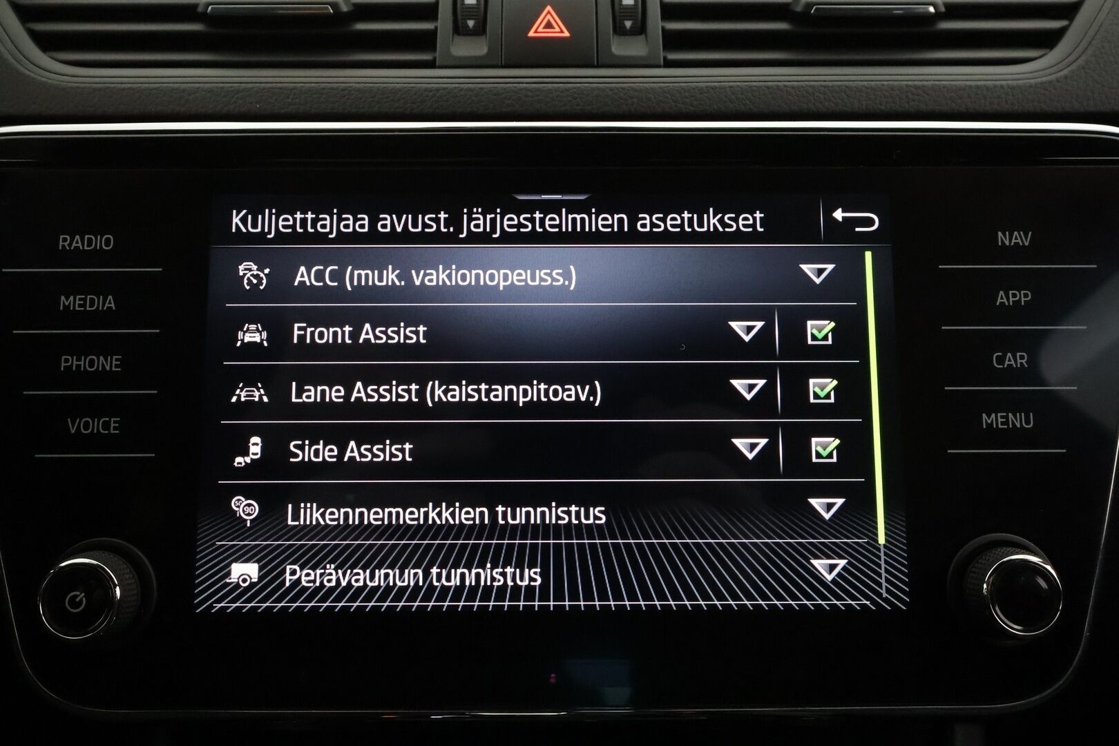 Skoda Superb 2023 Combi 1.4 TSI PHEV SportLine iV Business DSG * ACC / P.kamera / Matrix LED / Koukku / Webasto / Muistipenkki * - Akku kuntotarkastettu / Suomi-auto / Kahdet renkaat aluvanteilla - HULLU BLACKWEEK KORKOTARJOUS 2,49%