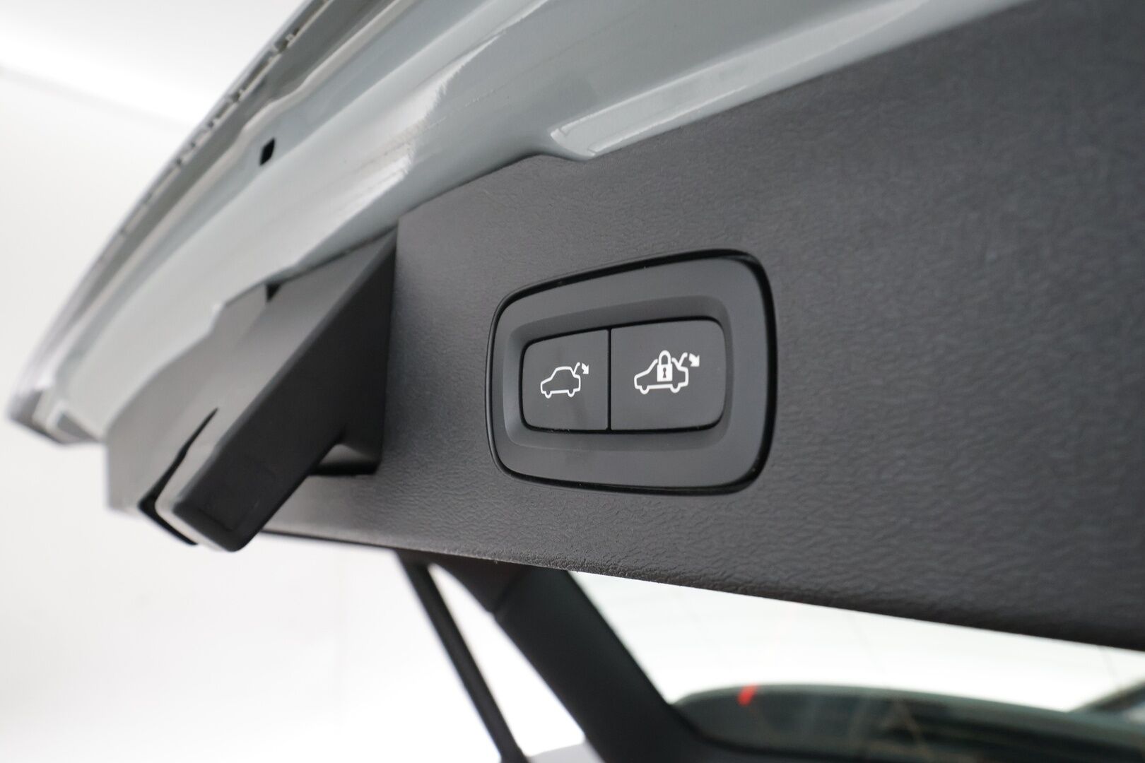 Volvo V60 2024 T8 AWD Long Range High Performance Plus Dark aut - | ACC | Koukku | Sporttinahat muistilla | P.kamera | Full-LED Active | Lämm. tuulilasi | Pilot Assist | Lämm. ratti | Keyless | 1-om suomiauto |