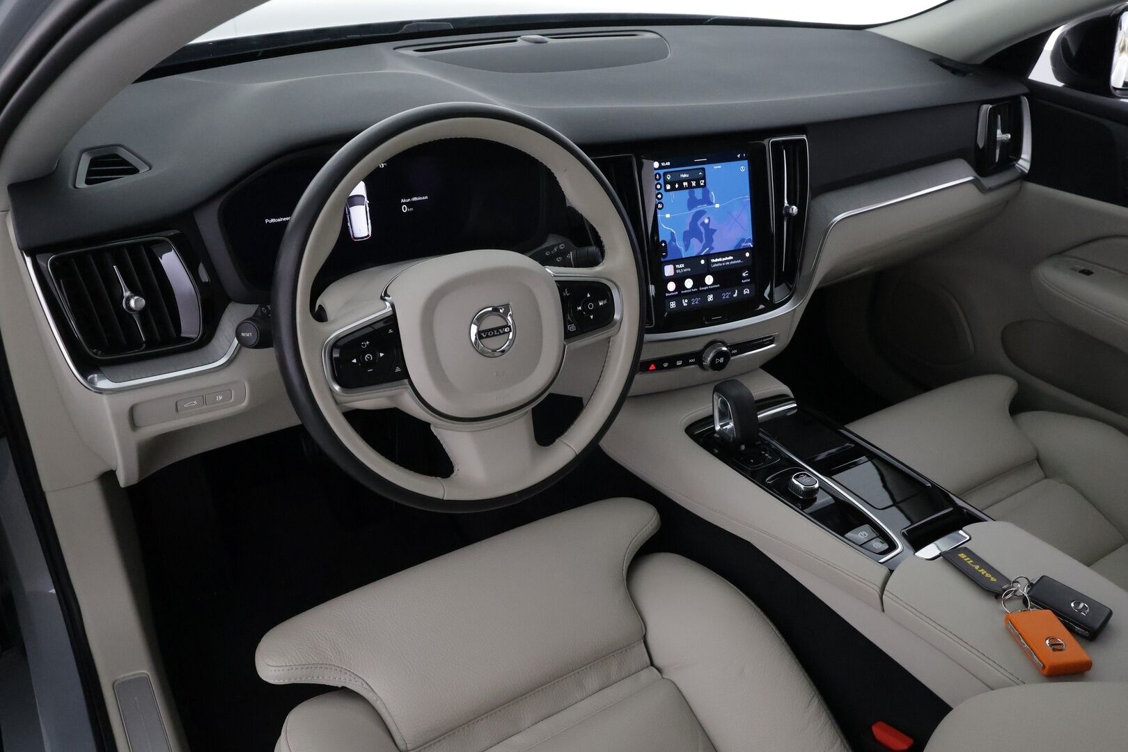 Volvo V60 2024 T8 AWD Long Range High Performance Plus Dark aut - | ACC | Koukku | Sporttinahat muistilla | P.kamera | Full-LED Active | Lämm. tuulilasi | Pilot Assist | Lämm. ratti | Keyless | 1-om suomiauto |