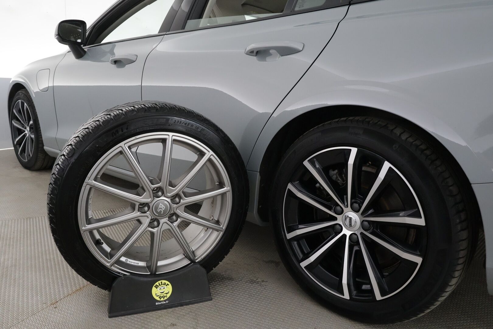 Volvo V60 2024 T8 AWD Long Range High Performance Plus Dark aut - | ACC | Koukku | Sporttinahat muistilla | P.kamera | Full-LED Active | Lämm. tuulilasi | Pilot Assist | Lämm. ratti | Keyless | 1-om suomiauto |