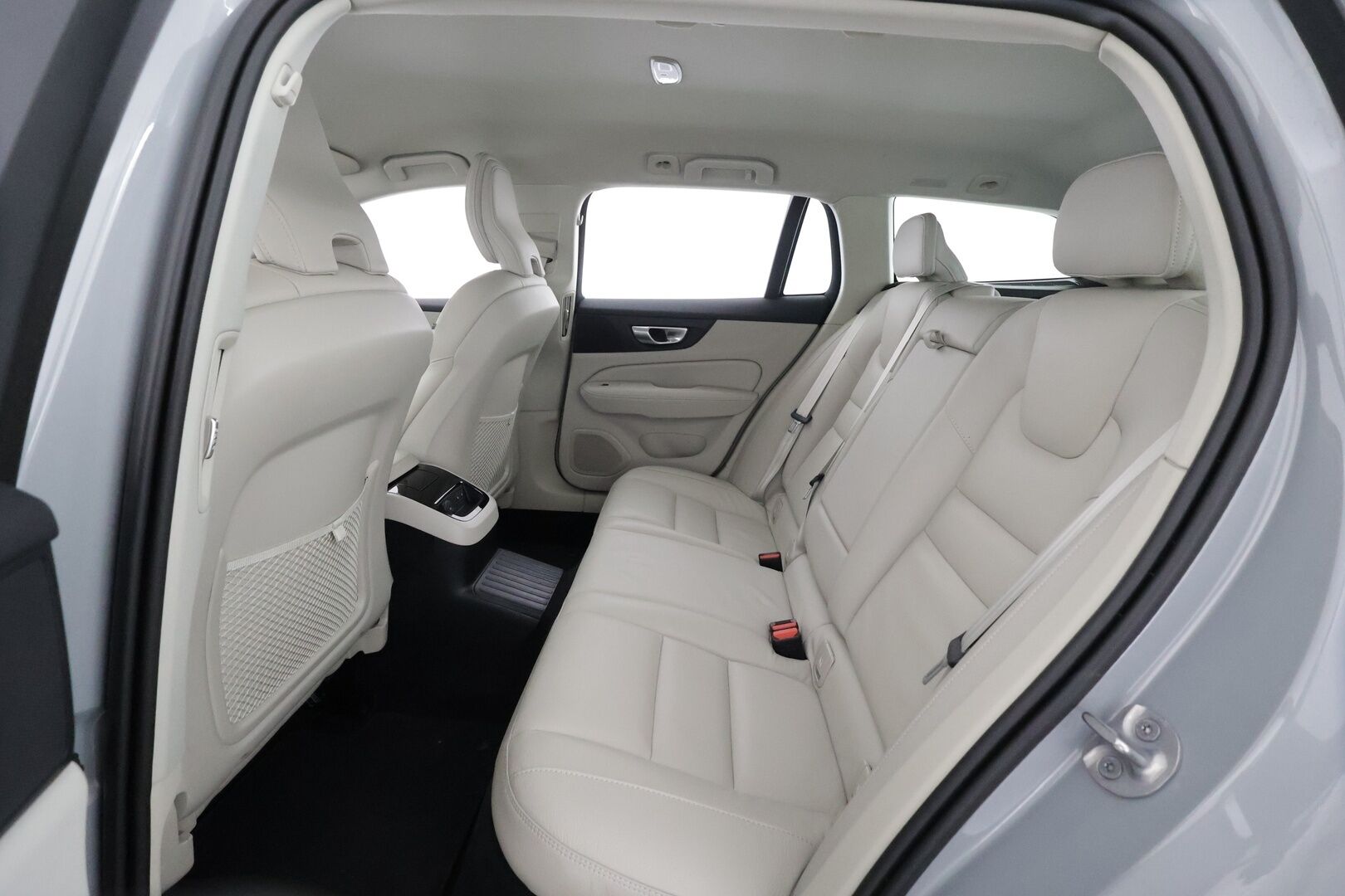 Volvo V60 2024 T8 AWD Long Range High Performance Plus Dark aut - | ACC | Koukku | Sporttinahat muistilla | P.kamera | Full-LED Active | Lämm. tuulilasi | Pilot Assist | Lämm. ratti | Keyless | 1-om suomiauto |