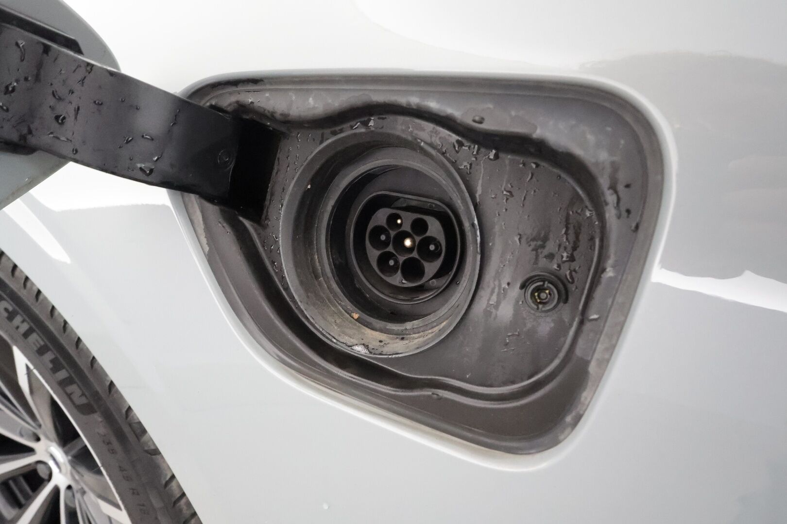 Volvo V60 2024 T8 AWD Long Range High Performance Plus Dark aut - | ACC | Koukku | Sporttinahat muistilla | P.kamera | Full-LED Active | Lämm. tuulilasi | Pilot Assist | Lämm. ratti | Keyless | 1-om suomiauto |