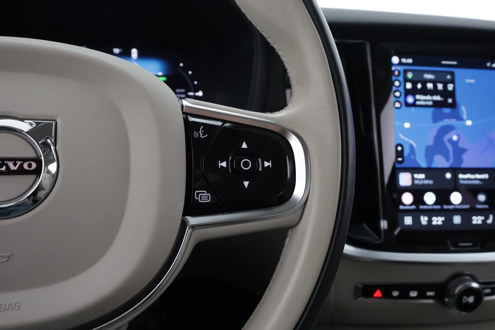 Volvo V60 2024 T8 AWD Long Range High Performance Plus Dark aut - | ACC | Koukku | Sporttinahat muistilla | P.kamera | Full-LED Active | Lämm. tuulilasi | Pilot Assist | Lämm. ratti | Keyless | 1-om suomiauto |