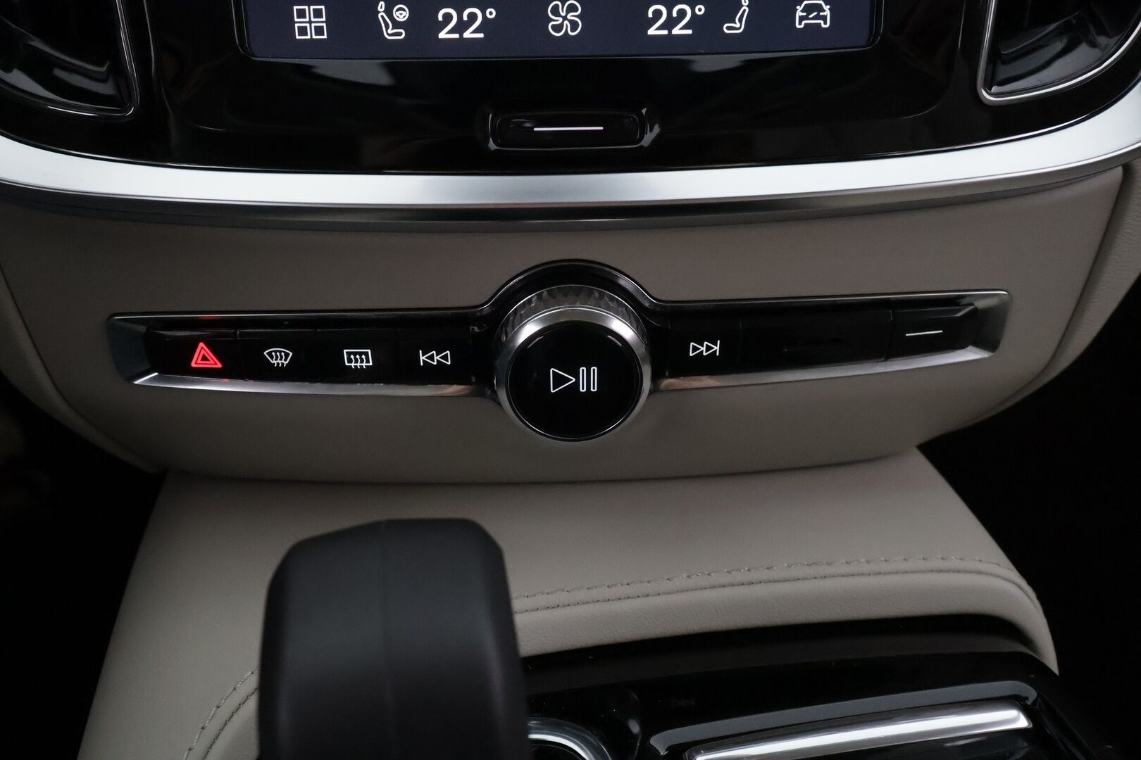 Volvo V60 2024 T8 AWD Long Range High Performance Plus Dark aut - | ACC | Koukku | Sporttinahat muistilla | P.kamera | Full-LED Active | Lämm. tuulilasi | Pilot Assist | Lämm. ratti | Keyless | 1-om suomiauto |