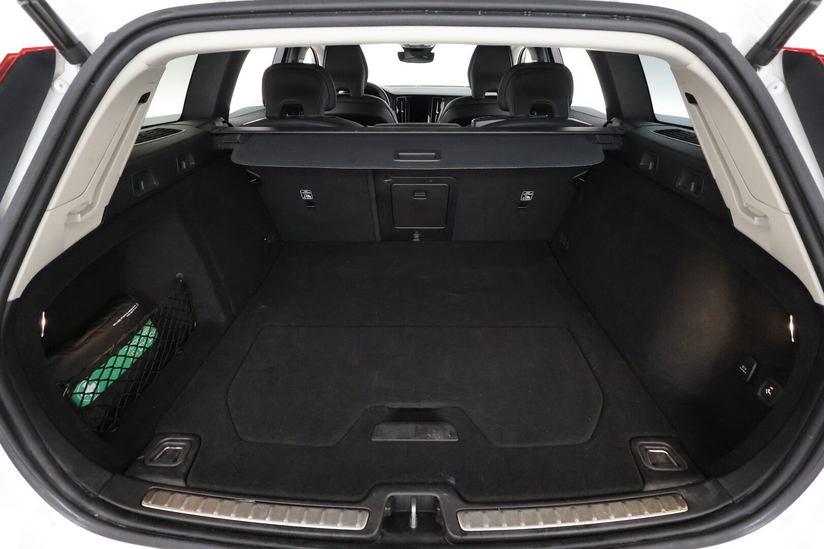Volvo V60 2024 T8 AWD Long Range High Performance Plus Dark aut - | ACC | Koukku | High Performance LED | Full-LED | Muistipenkit | P.Kamera | Sporttinahat | 1.Om Suomi-auto | Kahdet Renkaat | Merkkihuollettu |
