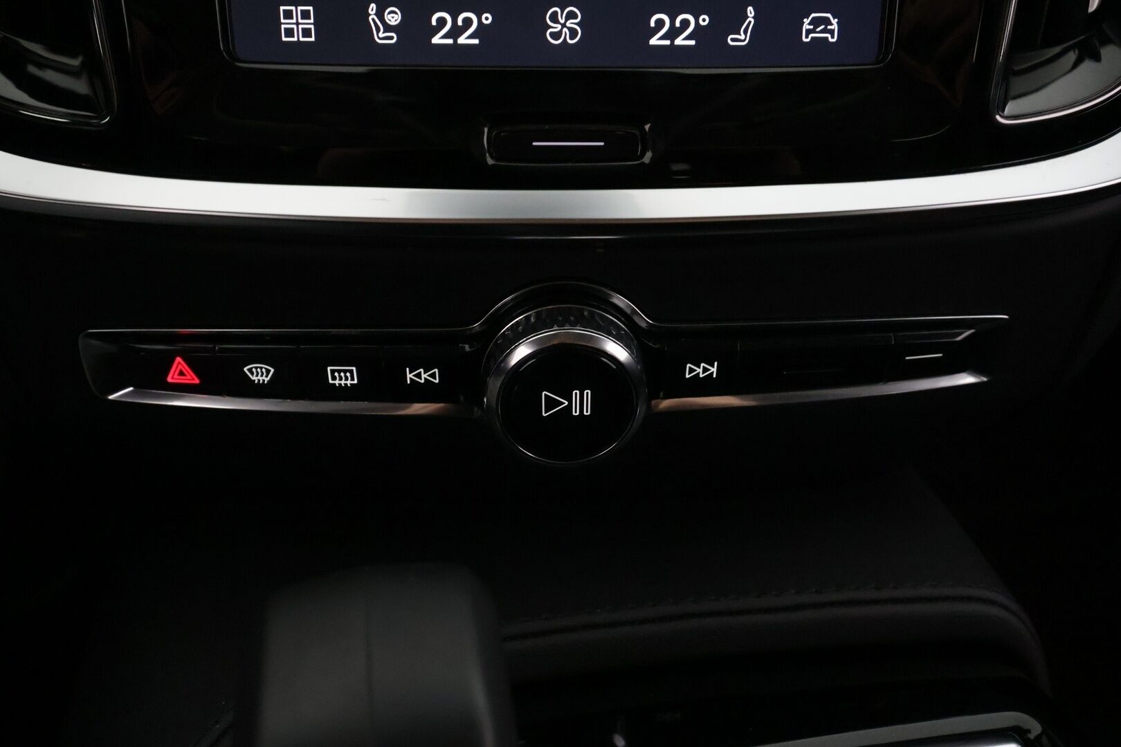 Volvo V60 2024 T8 AWD Long Range High Performance Plus Dark aut - | ACC | Koukku | High Performance LED | Full-LED | Muistipenkit | P.Kamera | Sporttinahat | 1.Om Suomi-auto | Kahdet Renkaat | Merkkihuollettu |