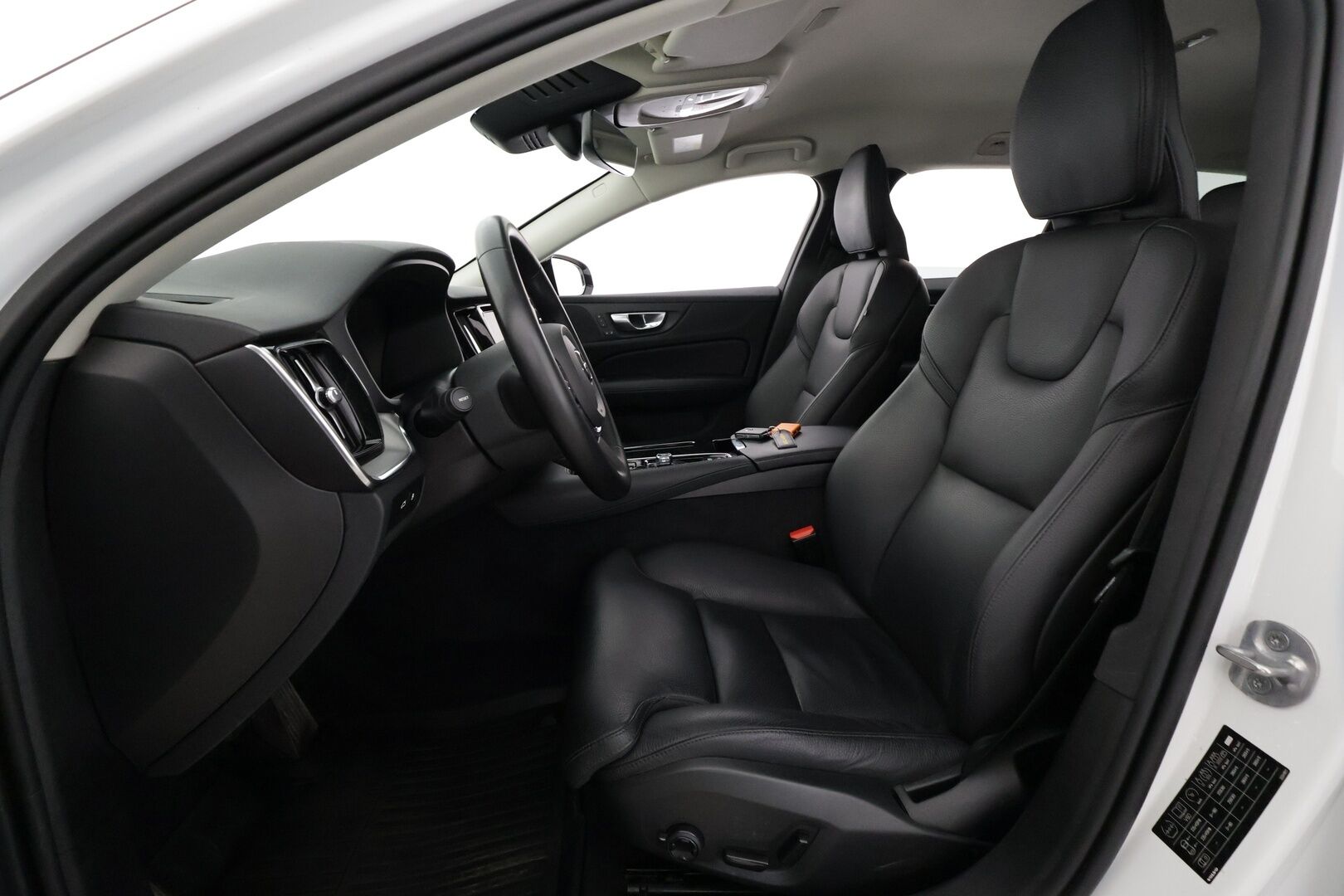 Volvo V60 2024 T8 AWD Long Range High Performance Plus Dark aut - | ACC | Koukku | High Performance LED | Full-LED | Muistipenkit | P.Kamera | Sporttinahat | 1.Om Suomi-auto | Kahdet Renkaat | Merkkihuollettu |