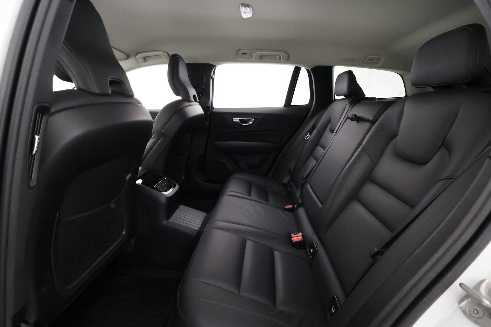 Volvo V60 2024 T8 AWD Long Range High Performance Plus Dark aut - | ACC | Koukku | High Performance LED | Full-LED | Muistipenkit | P.Kamera | Sporttinahat | 1.Om Suomi-auto | Kahdet Renkaat | Merkkihuollettu |