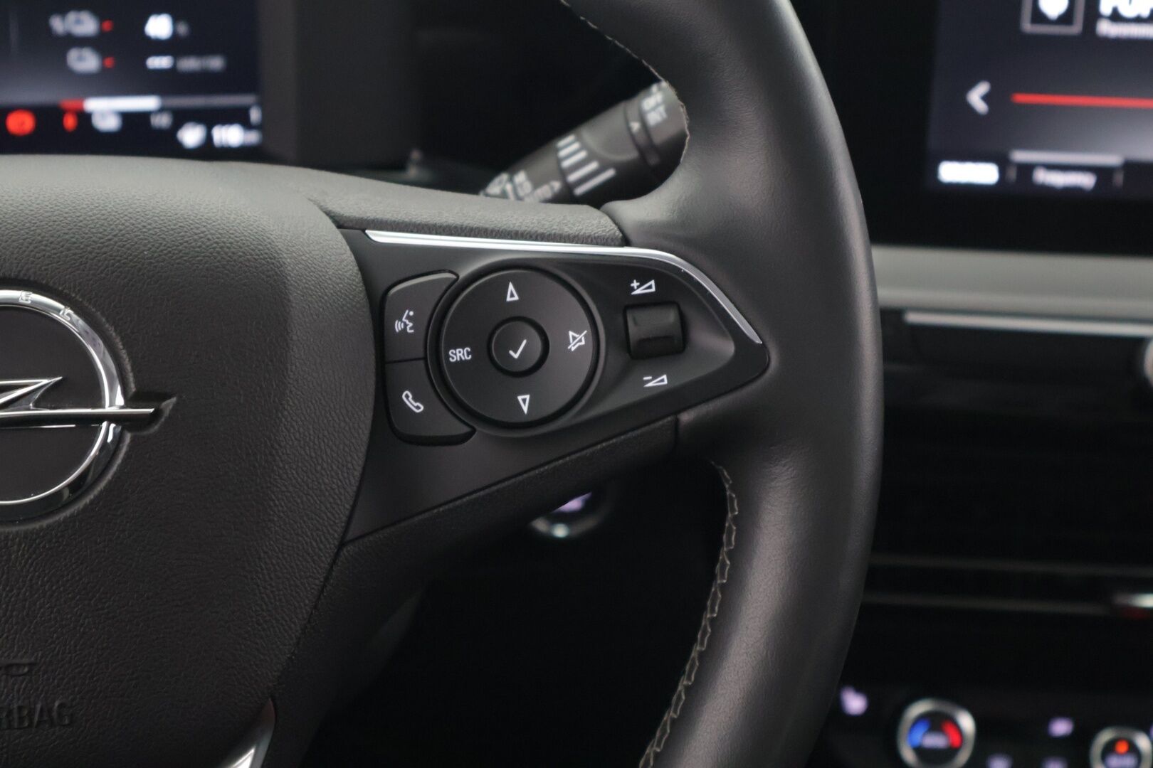 Opel Mokka-e 2023 Comfort 136 automaatti - 1-om. Suomi-auto / Vakkari / P-kamera / Kaistavahti / LED-valot / 2x renkaat / Ratinlämmitin / Aut. Ilmastointi
