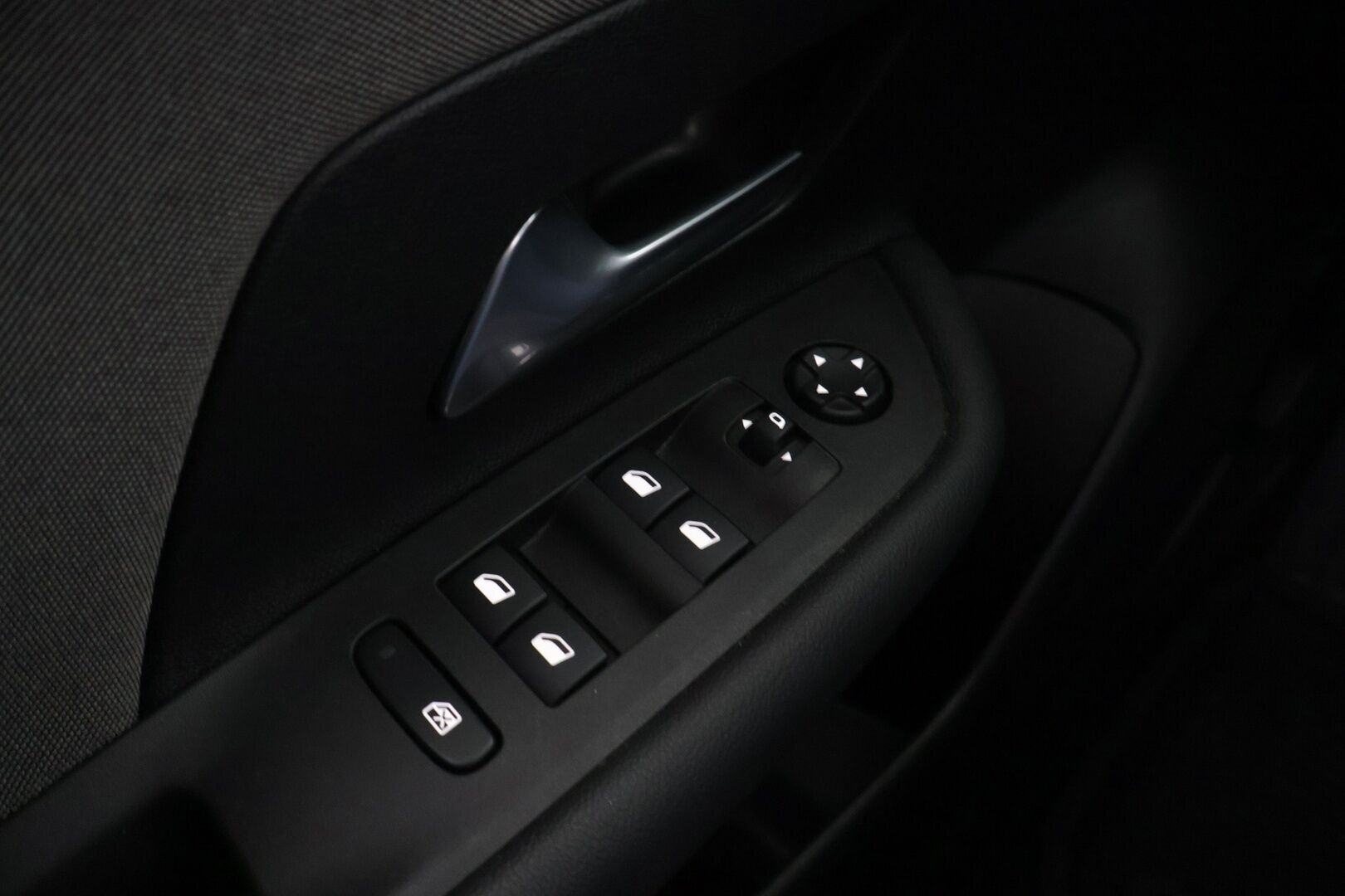 Opel Mokka-e 2023 Comfort 136 automaatti - 1-om. Suomi-auto / Vakkari / P-kamera / Kaistavahti / LED-valot / 2x renkaat / Ratinlämmitin / Aut. Ilmastointi