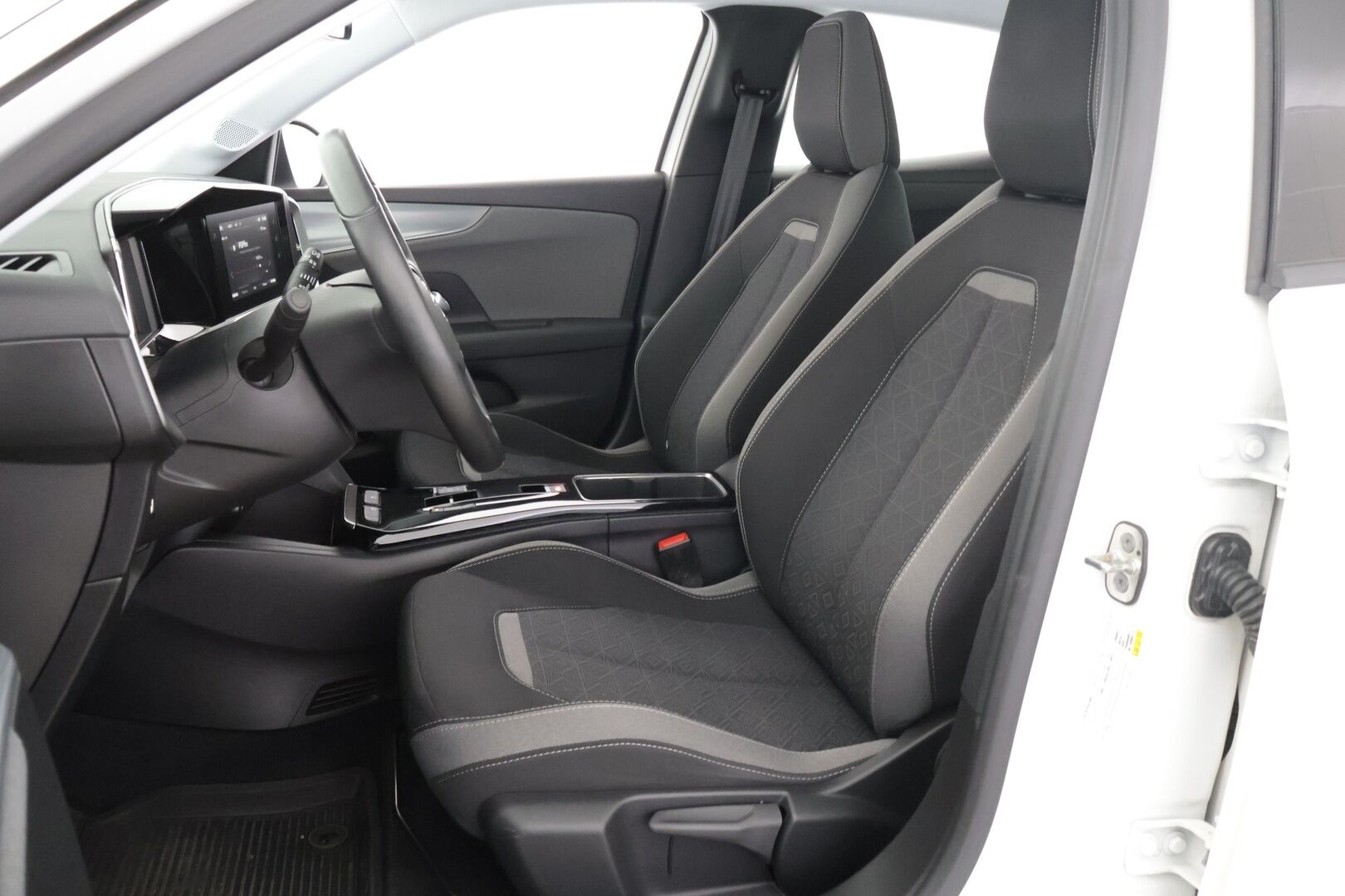 Opel Mokka-e 2023 Comfort 136 automaatti - 1-om. Suomi-auto / Vakkari / P-kamera / Kaistavahti / LED-valot / 2x renkaat / Ratinlämmitin / Aut. Ilmastointi
