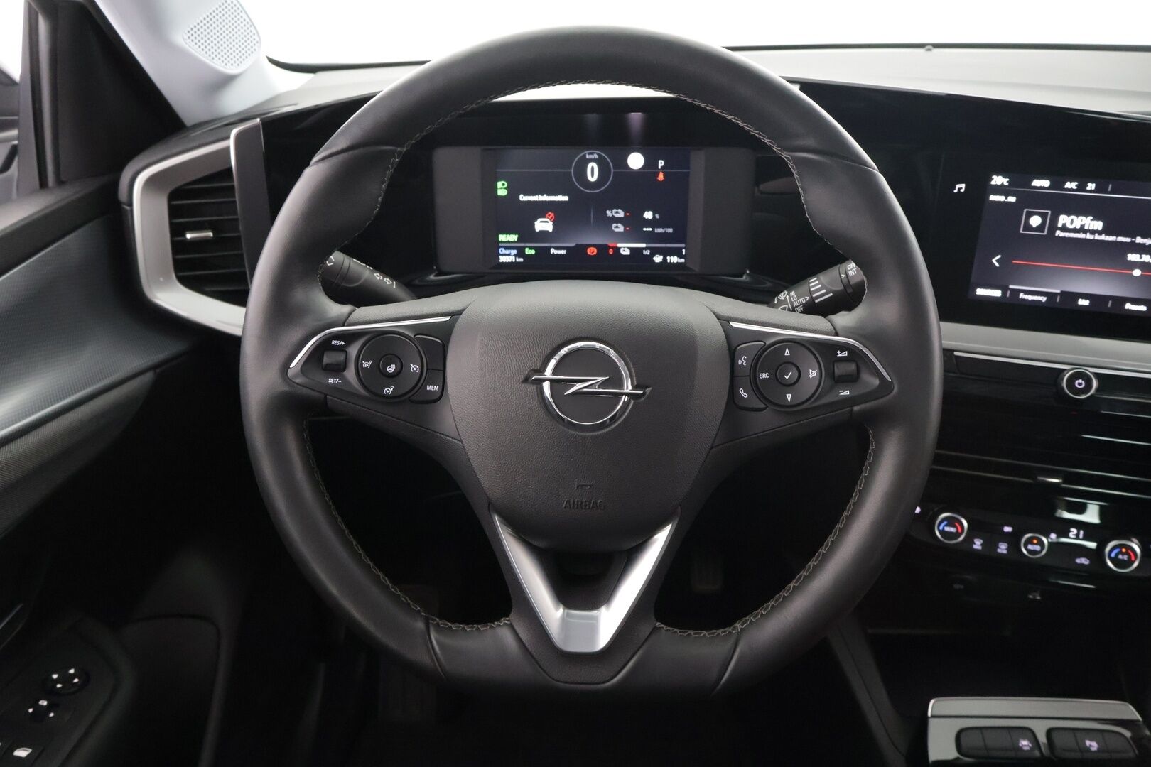 Opel Mokka-e 2023 Comfort 136 automaatti - 1-om. Suomi-auto / Vakkari / P-kamera / Kaistavahti / LED-valot / 2x renkaat / Ratinlämmitin / Aut. Ilmastointi