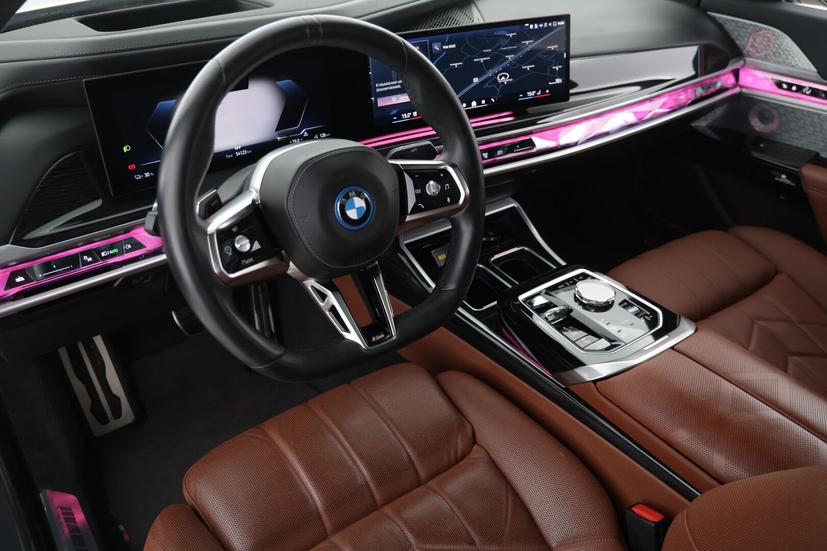 BMW i7 2023 G70 xDrive 60 M-Sport - | Executive & Connoisseur paketit | B&W Diamond | Ilmastoidut ja lämmitettävät nahkapenkit |