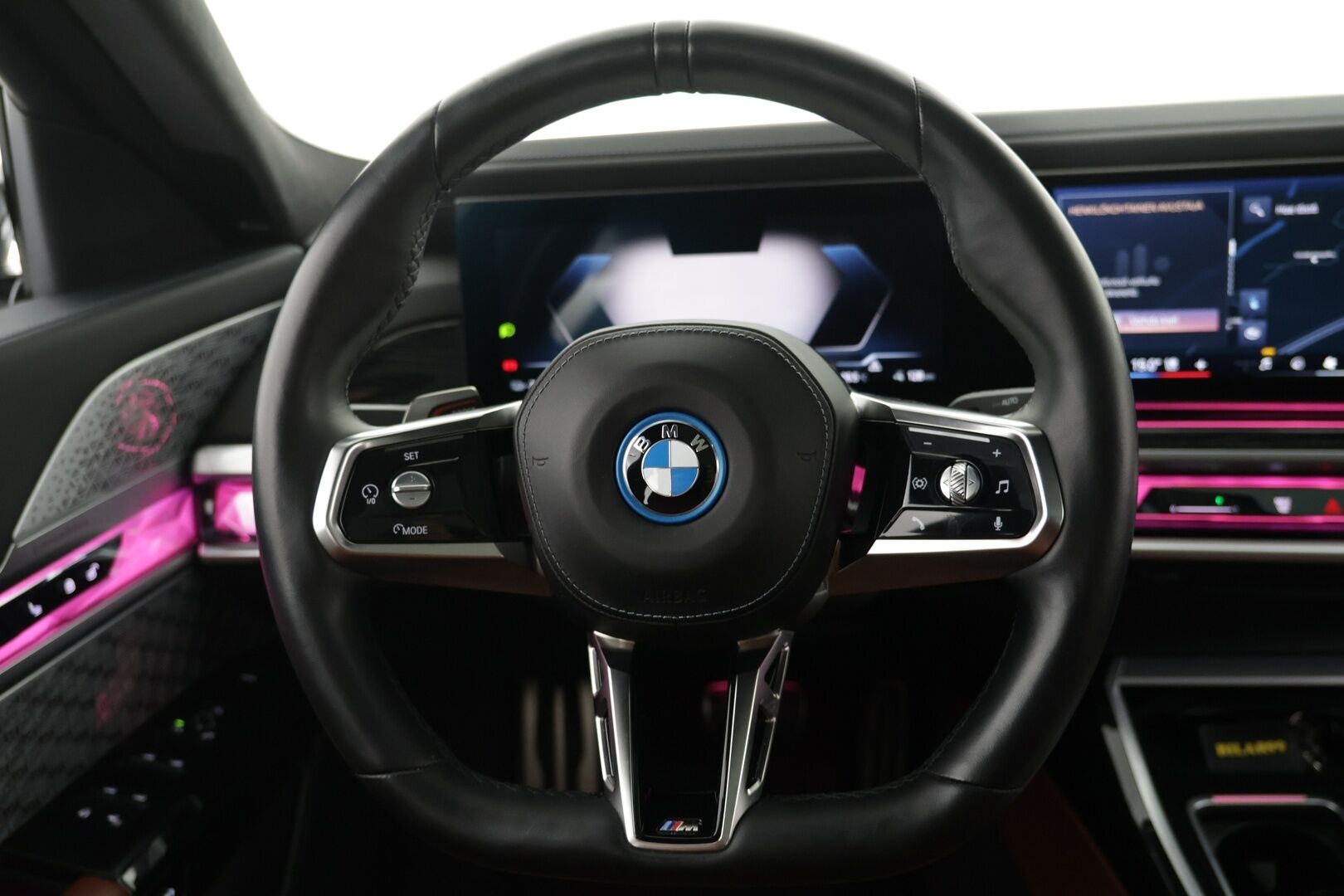 BMW i7 2023 G70 xDrive 60 M-Sport - | Executive & Connoisseur paketit | B&W Diamond | Ilmastoidut ja lämmitettävät nahkapenkit |