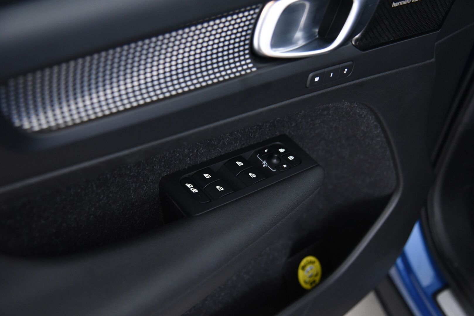 Volvo XC40 2020 T5 TwE Recharge R-Design / Pilot assist / Webasto / BLIS / Vetokoukku / Apple&Android - Huippu varusteltu / H&K / 360° / Muistipenkki / Jakohihna vaihdettu 2025! - HULLU BLACKWEEK KORKOTARJOUS 2,49%