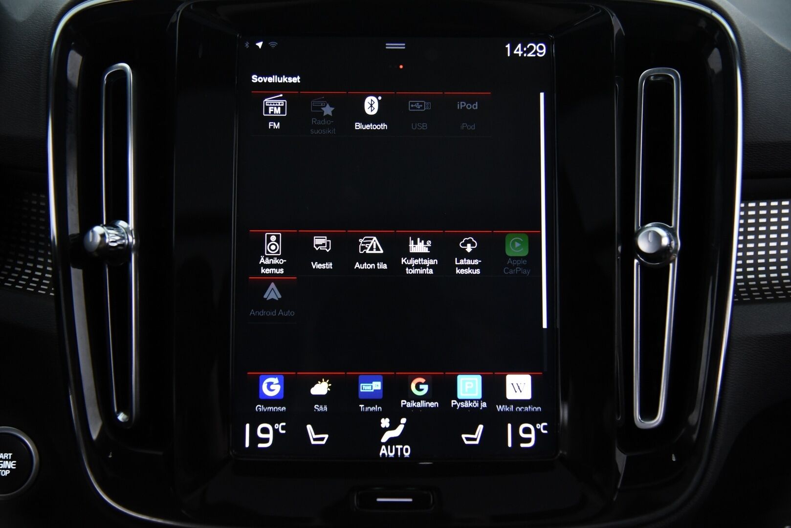 Volvo XC40 2020 T5 TwE Recharge R-Design / Pilot assist / Webasto / BLIS / Vetokoukku / Apple&Android - H&K / 360° / Muistipenkki / Jakohihna vaihdettu 2025!