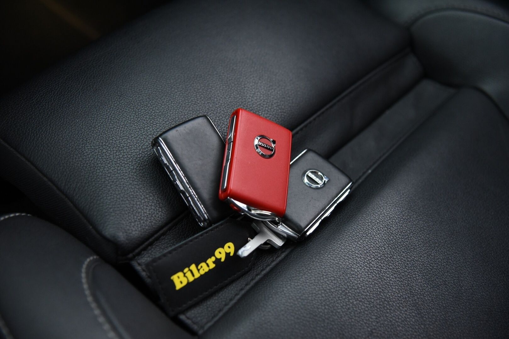 Volvo XC40 2020 T5 TwE Recharge R-Design / Pilot assist / Webasto / BLIS / Vetokoukku / Apple&Android - Huippu varusteltu / H&K / 360° / Muistipenkki / Jakohihna vaihdettu 2025! - HULLU BLACKWEEK KORKOTARJOUS 2,49%