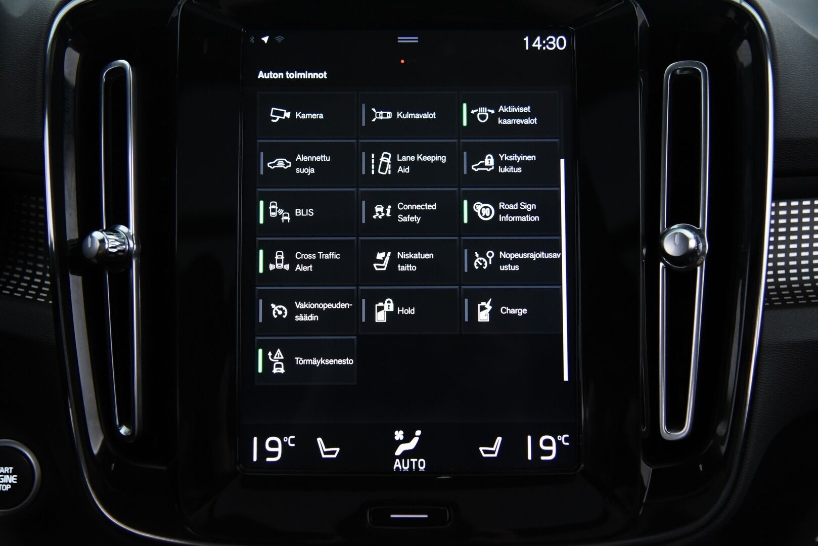 Volvo XC40 2020 T5 TwE Recharge R-Design / Pilot assist / Webasto / BLIS / Vetokoukku / Apple&Android - Huippu varusteltu / H&K / 360° / Muistipenkki / Jakohihna vaihdettu 2025! - HULLU BLACKWEEK KORKOTARJOUS 2,49%