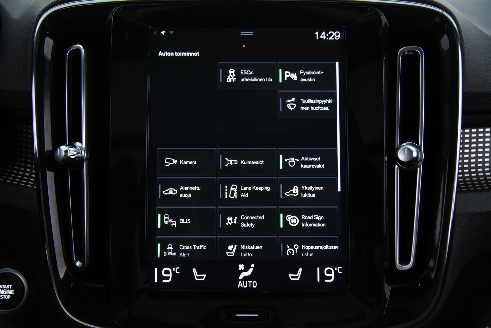 Volvo XC40 2020 T5 TwE Recharge R-Design / Pilot assist / Webasto / BLIS / Vetokoukku / Apple&Android - H&K / 360° / Muistipenkki / Jakohihna vaihdettu 2025!