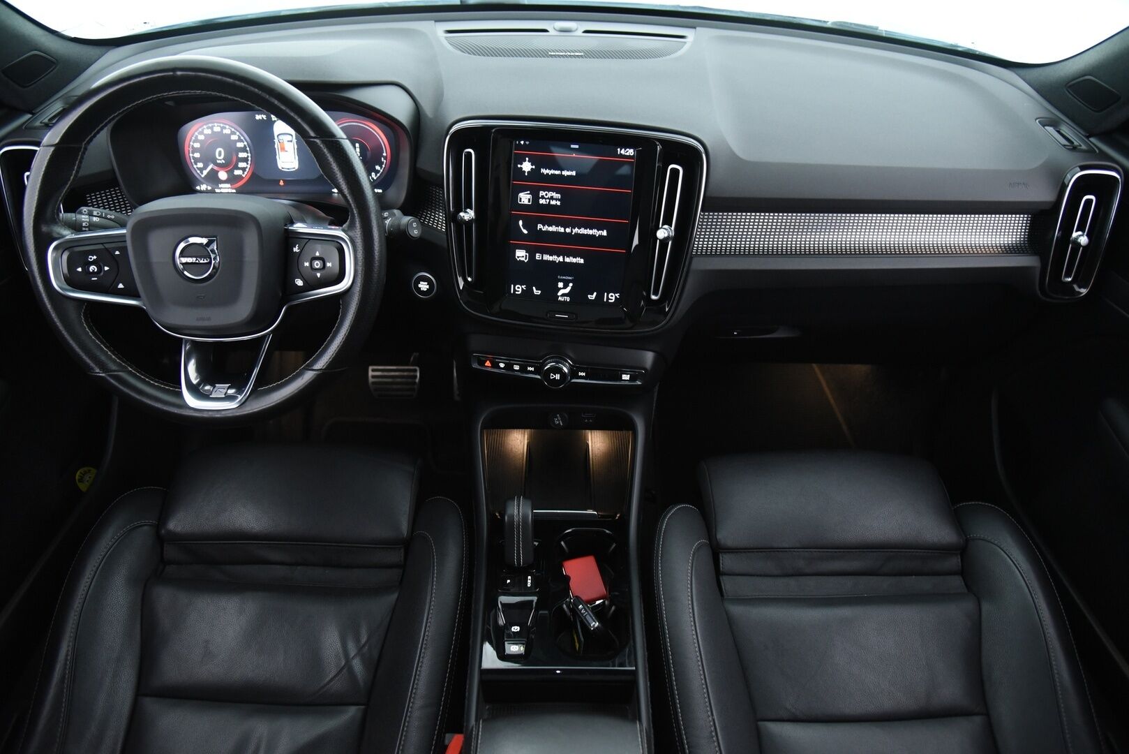 Volvo XC40 2020 T5 TwE Recharge R-Design / Pilot assist / Webasto / BLIS / Vetokoukku / Apple&Android - H&K / 360° / Muistipenkki / Jakohihna vaihdettu 2025!