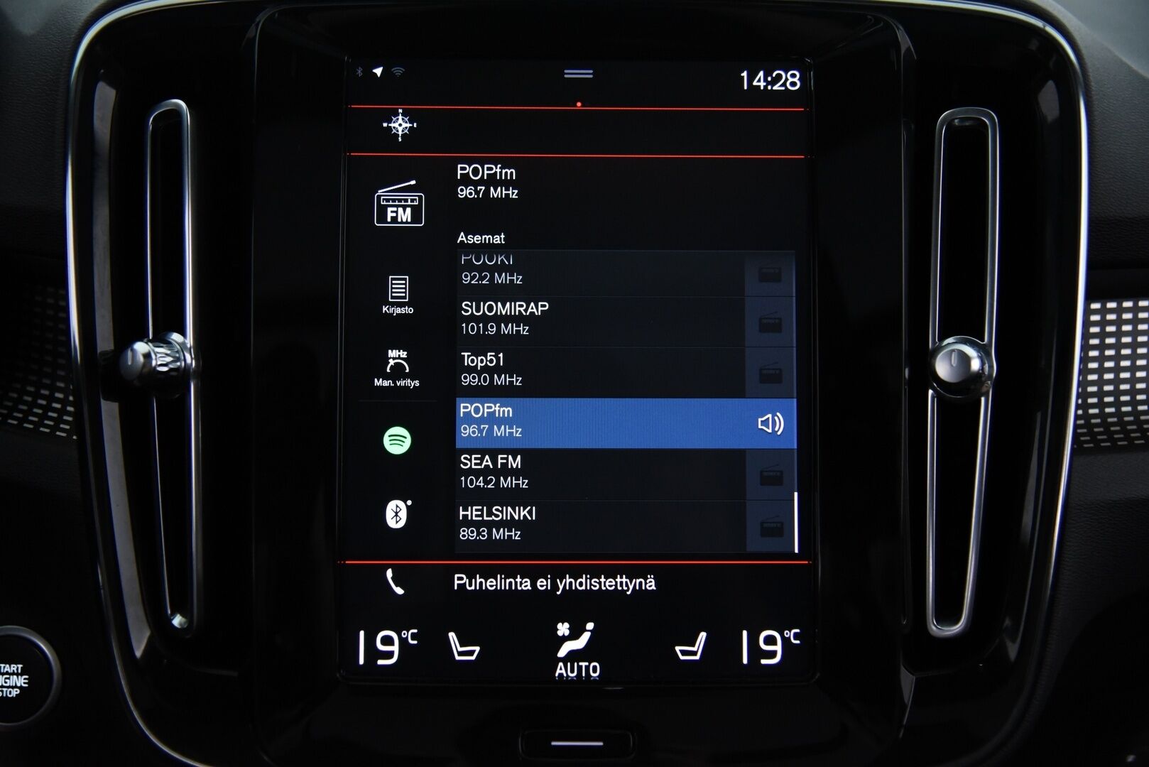Volvo XC40 2020 T5 TwE Recharge R-Design / Pilot assist / Webasto / BLIS / Vetokoukku / Apple&Android - H&K / 360° / Muistipenkki / Jakohihna vaihdettu 2025!