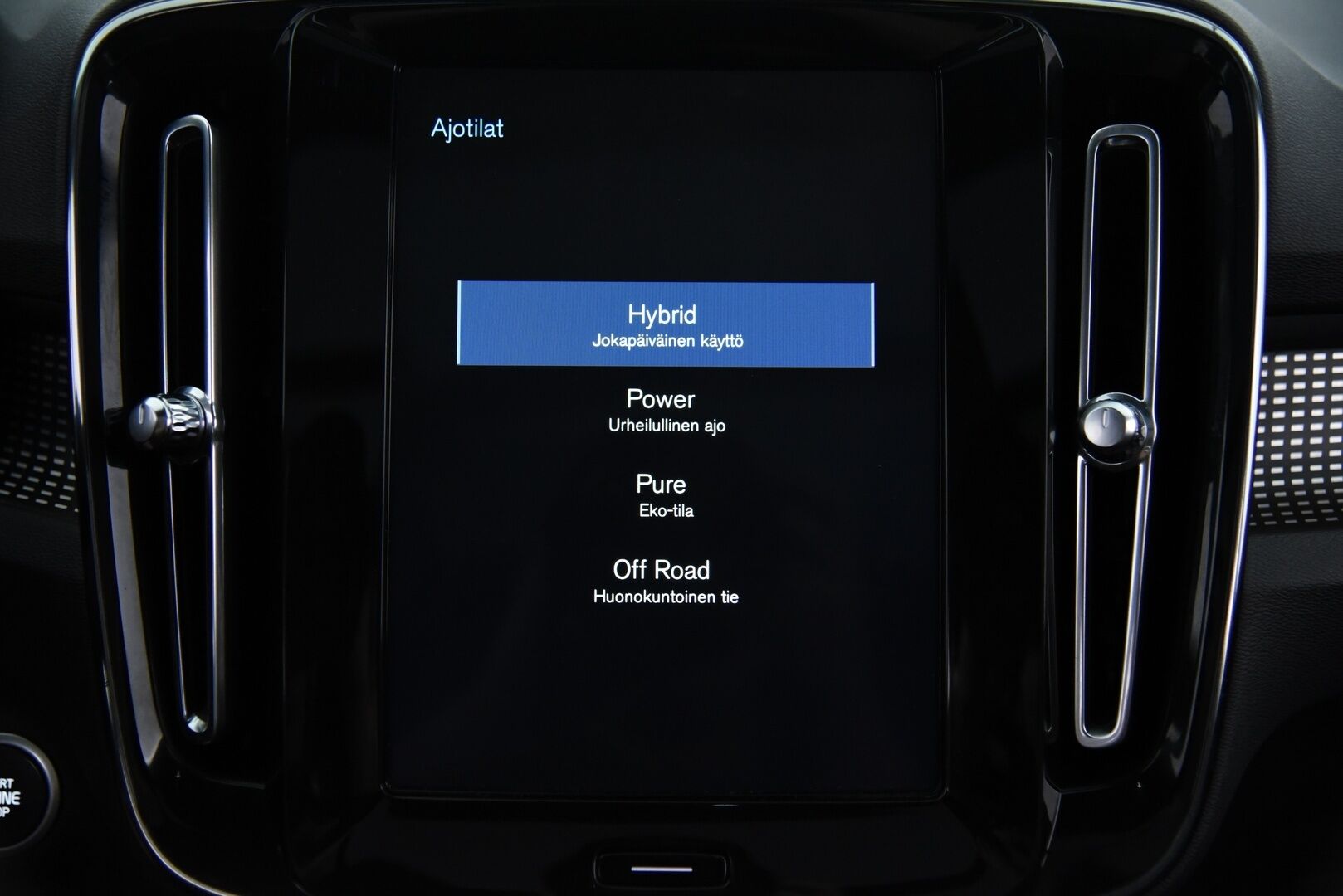 Volvo XC40 2020 T5 TwE Recharge R-Design / Pilot assist / Webasto / BLIS / Vetokoukku / Apple&Android - H&K / 360° / Muistipenkki / Jakohihna vaihdettu 2025!