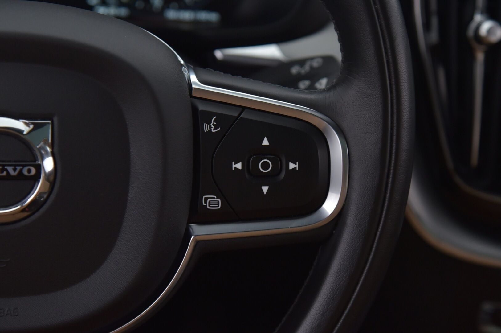 Volvo XC60 2020 T8 TwE AWD Momentum aut / Sport-nahat / HUD / 360 / BLIS / ACC & Pilot Assist - Vetokoukku / Muistipenkki / Panorama / Huippuvarusteltu! - HULLUT VÄLIPÄIVÄT KORKOTARJOUS 2,49%