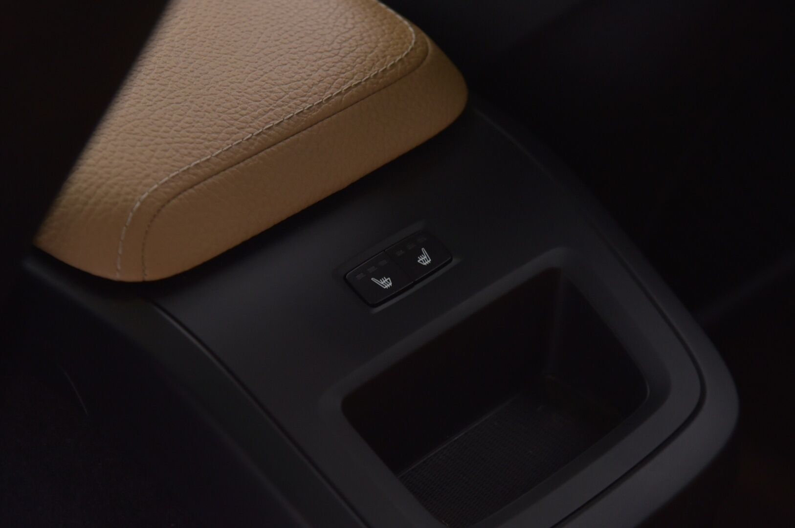 Volvo XC60 2020 T8 TwE AWD Momentum aut / Sport-nahat / HUD / 360 / BLIS / ACC & Pilot Assist - Vetokoukku / Muistipenkki / Panorama / Huippuvarusteltu! - HULLUT VÄLIPÄIVÄT KORKOTARJOUS 2,49%