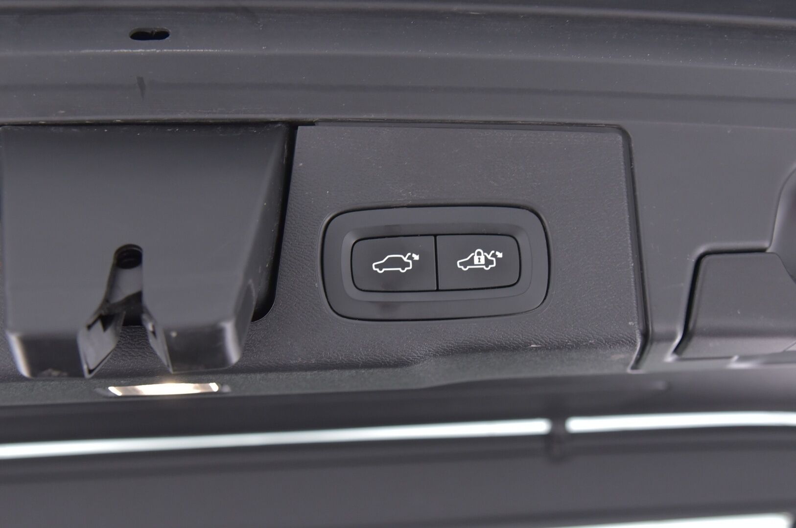 Volvo XC60 2020 T8 TwE AWD Momentum aut / Sport-nahat / HUD / 360 / BLIS / ACC & Pilot Assist - Vetokoukku / Muistipenkki / Panorama / Huippuvarusteltu! - HULLUT VÄLIPÄIVÄT KORKOTARJOUS 2,49%