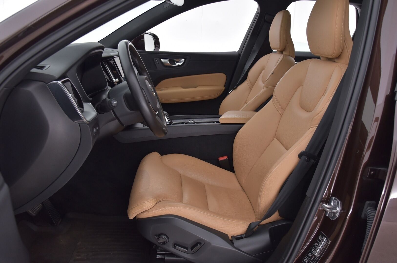 Volvo XC60 2020 T8 TwE AWD Momentum aut / Sport-nahat / HUD / 360 / BLIS / ACC & Pilot Assist - Vetokoukku / Muistipenkki / Panorama / Huippuvarusteltu! - HULLUT VÄLIPÄIVÄT KORKOTARJOUS 2,49%