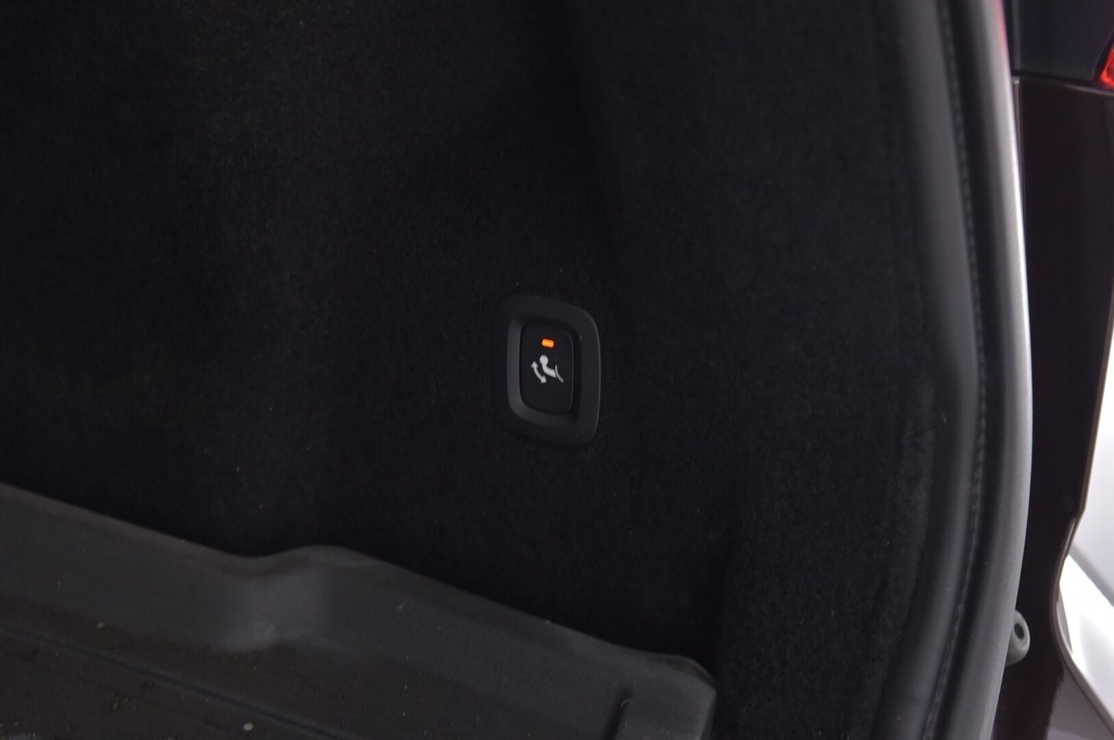 Volvo XC60 2020 T8 TwE AWD Momentum aut / Sport-nahat / HUD / 360 / BLIS / ACC & Pilot Assist - Vetokoukku / Muistipenkki / Panorama / Huippuvarusteltu! - HULLUT VÄLIPÄIVÄT KORKOTARJOUS 2,49%