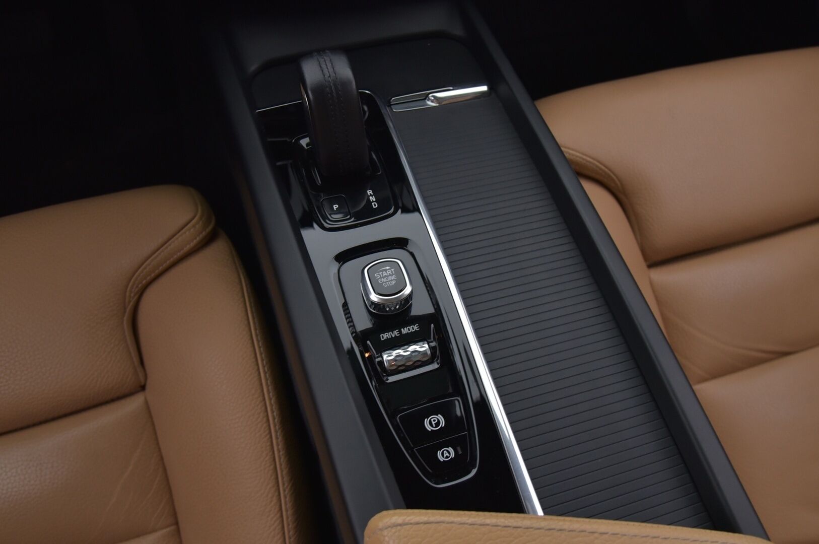 Volvo XC60 2020 T8 TwE AWD Momentum aut / Sport-nahat / HUD / 360 / BLIS / ACC & Pilot Assist - Vetokoukku / Muistipenkki / Panorama / Huippuvarusteltu! - HULLUT VÄLIPÄIVÄT KORKOTARJOUS 2,49%