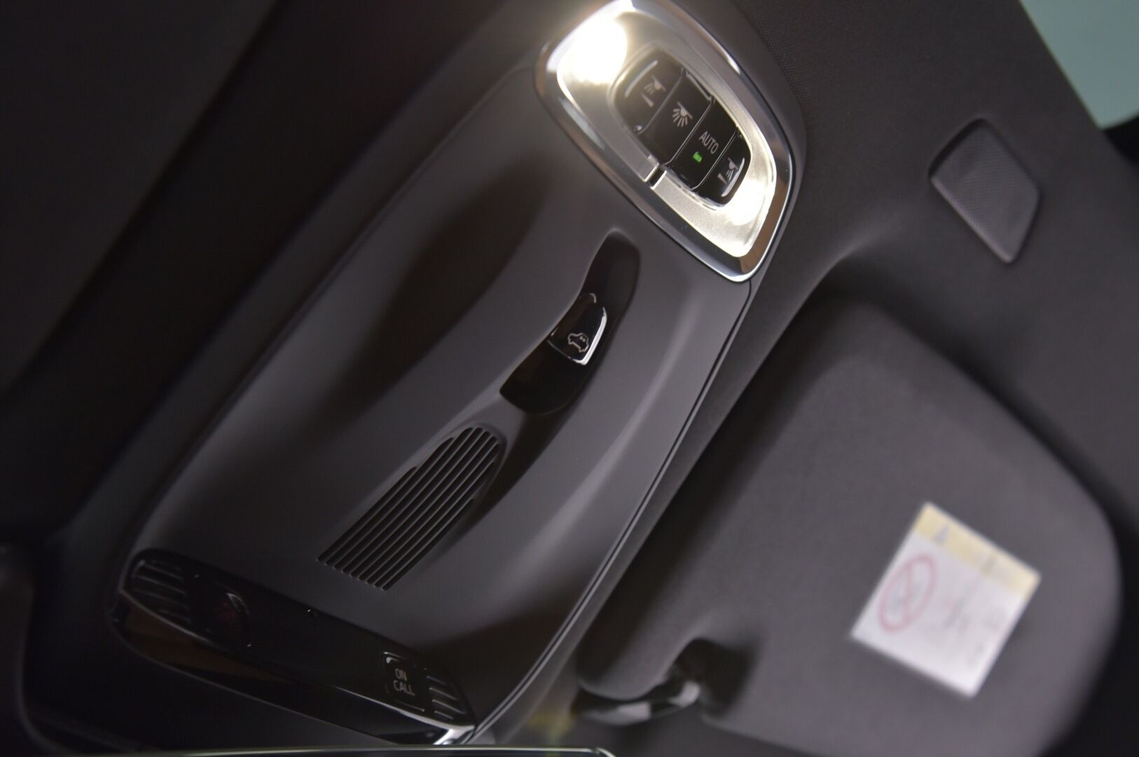 Volvo XC60 2020 T8 TwE AWD Momentum aut / Sport-nahat / HUD / 360 / BLIS / ACC & Pilot Assist - Vetokoukku / Muistipenkki / Panorama / Huippuvarusteltu! - HULLUT VÄLIPÄIVÄT KORKOTARJOUS 2,49%