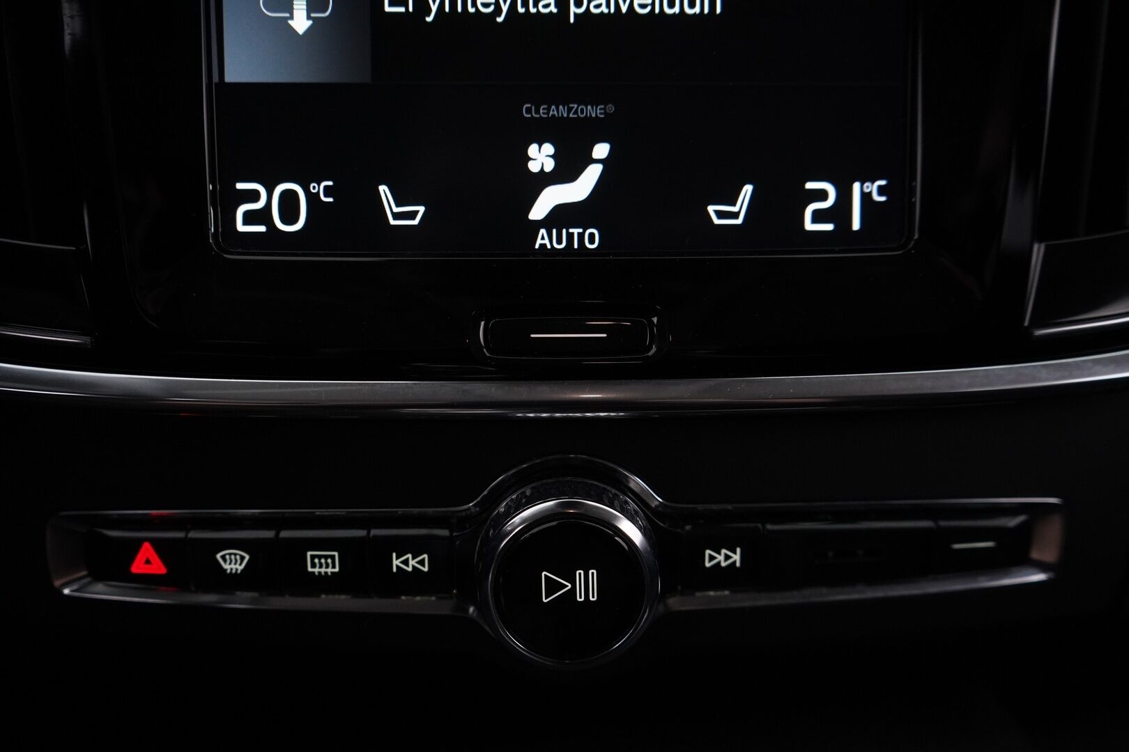 Volvo V90 2018 T8 AWD Momentum aut *Webasto / Adapt. vak / Koukku / Keyless / Sähkökontti* - Jakohihna vaihdettu / Merkkihuollettu / Viimeisin huolto 162tkm